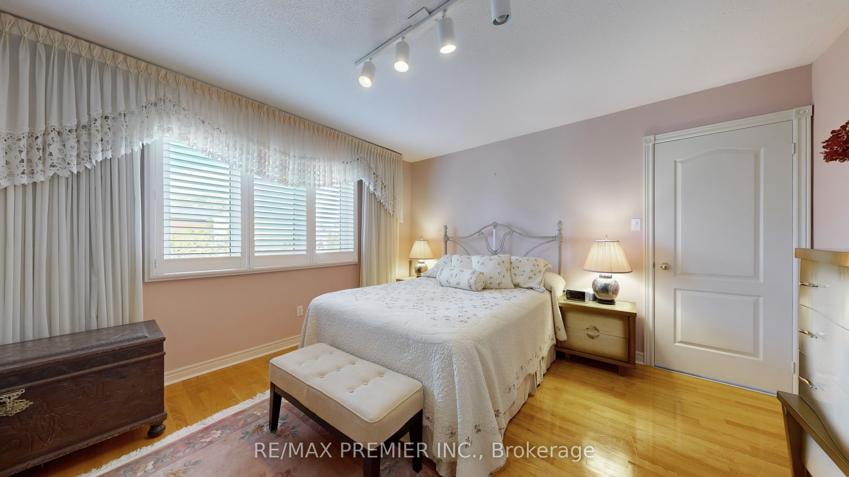 N13589850 Property Photo 16