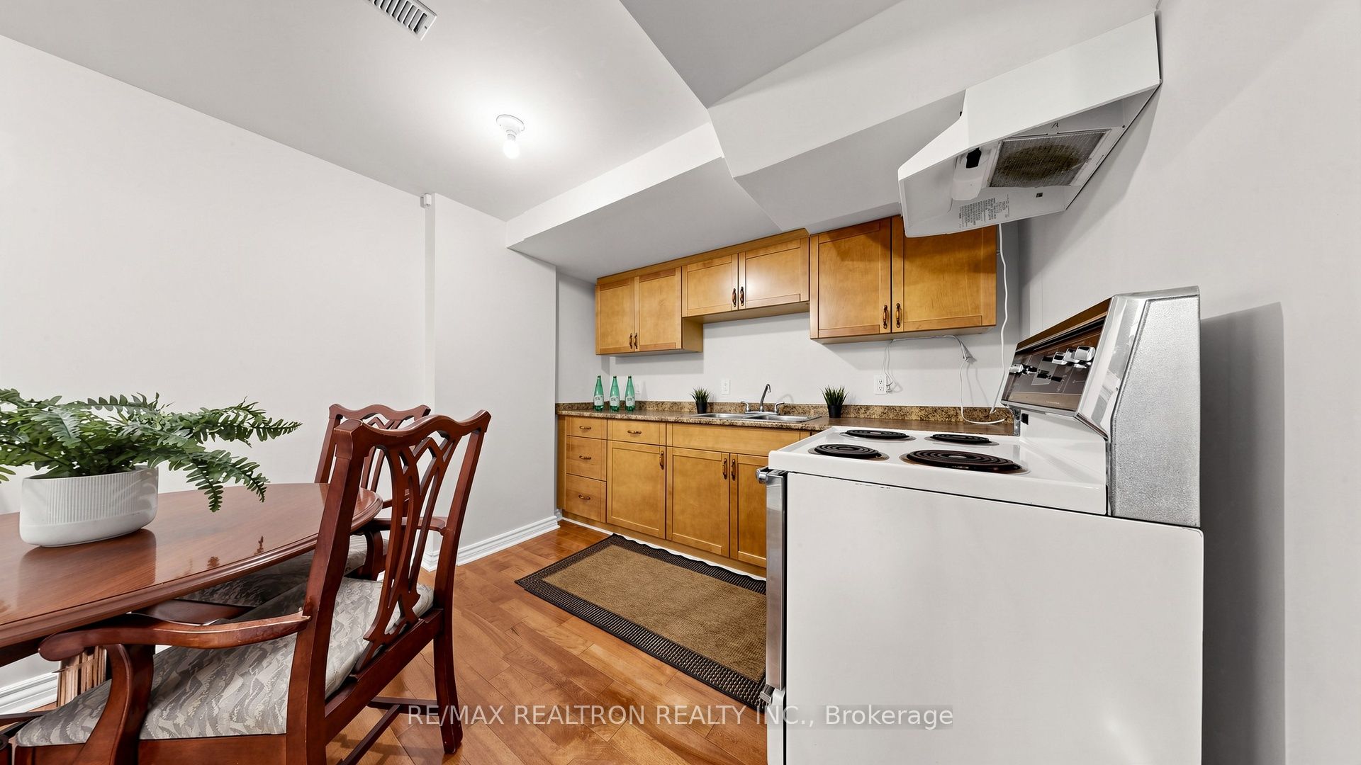 492 Pleasant Ridge Avenue Property Photo 28
