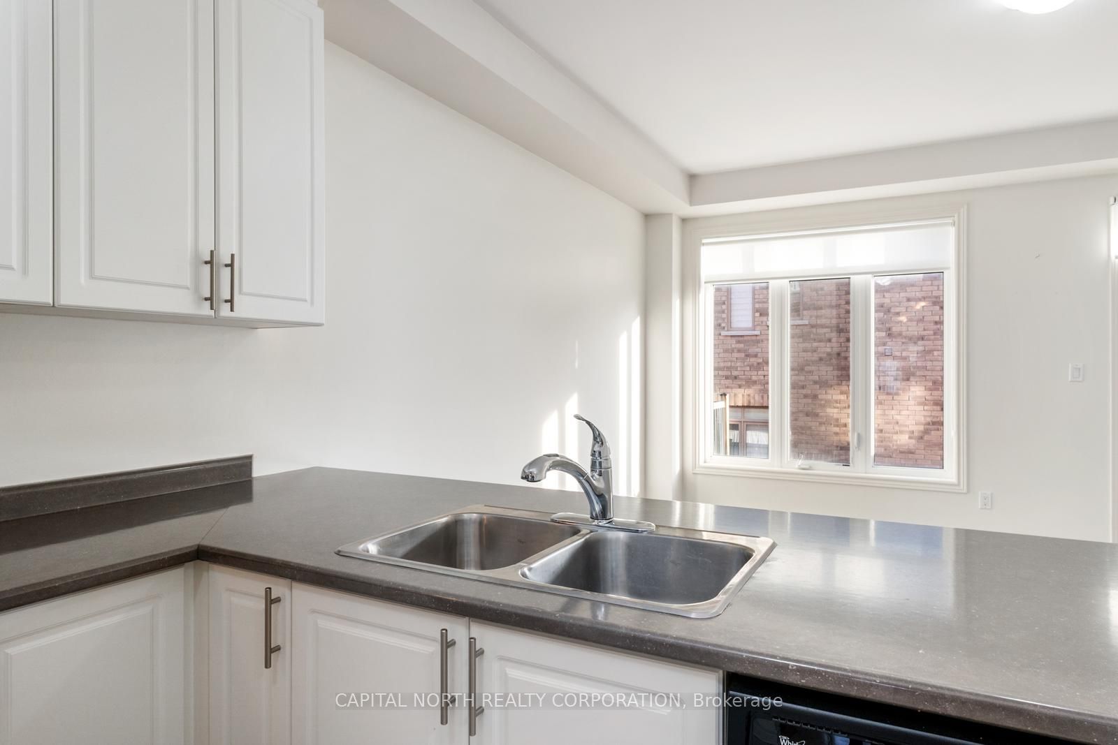 84 Fortis Crescent Property Photo 11