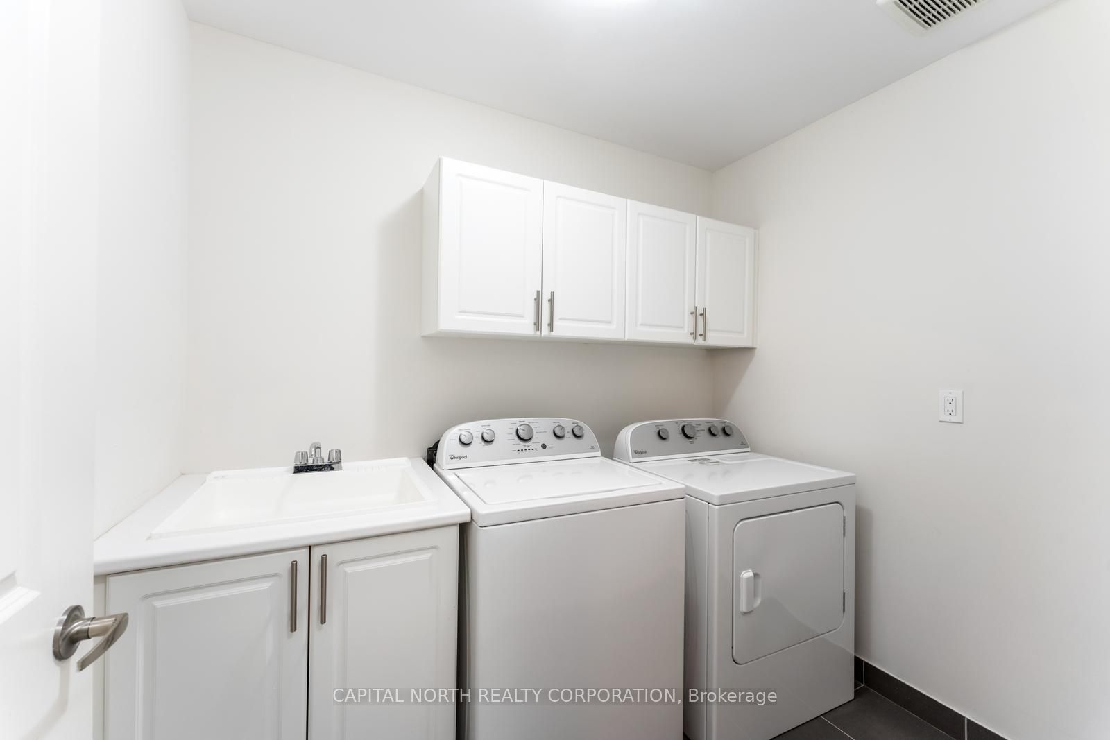 84 Fortis Crescent Property Photo 32
