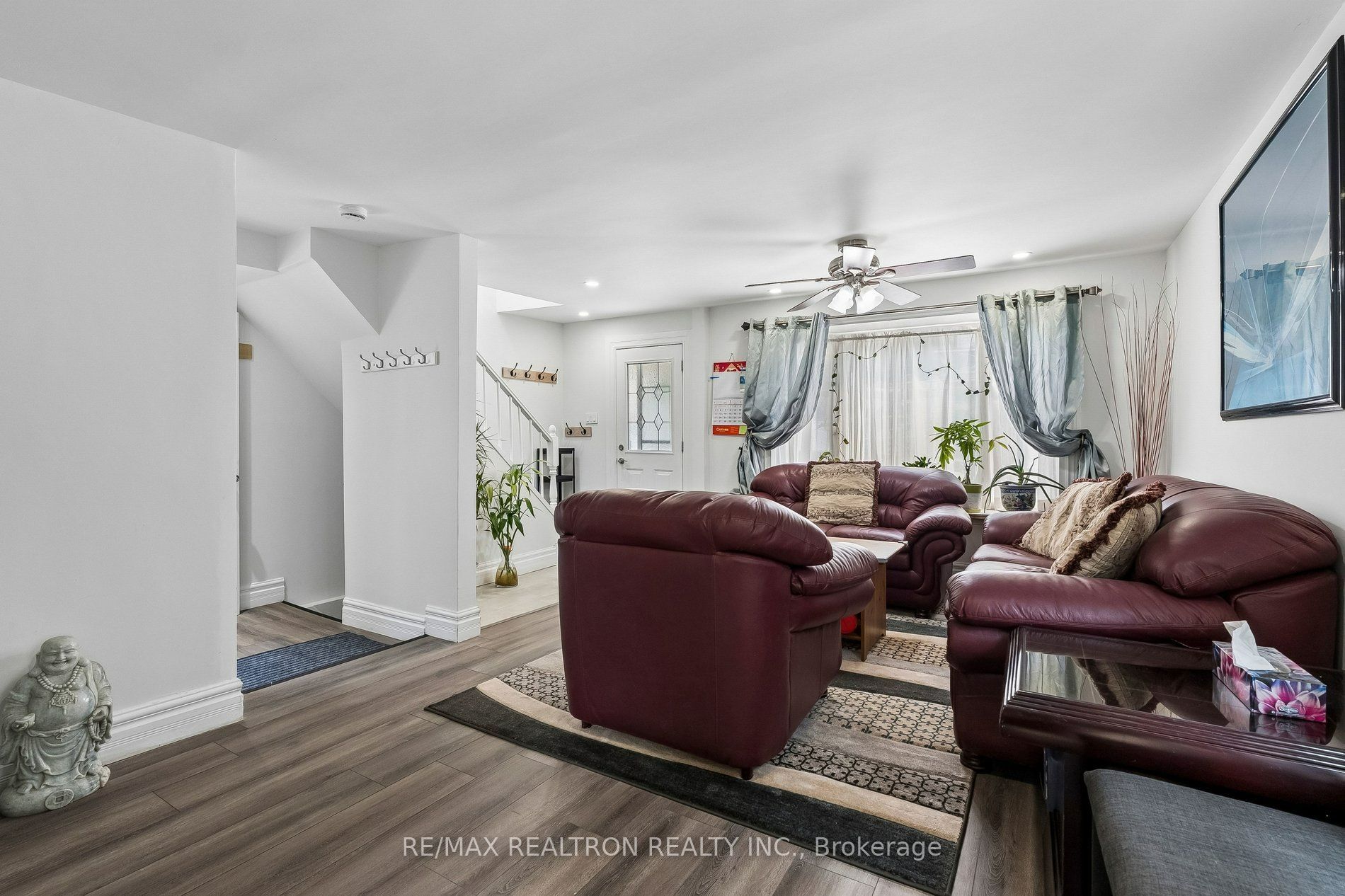 28 Machell Avenue Property Photo 6