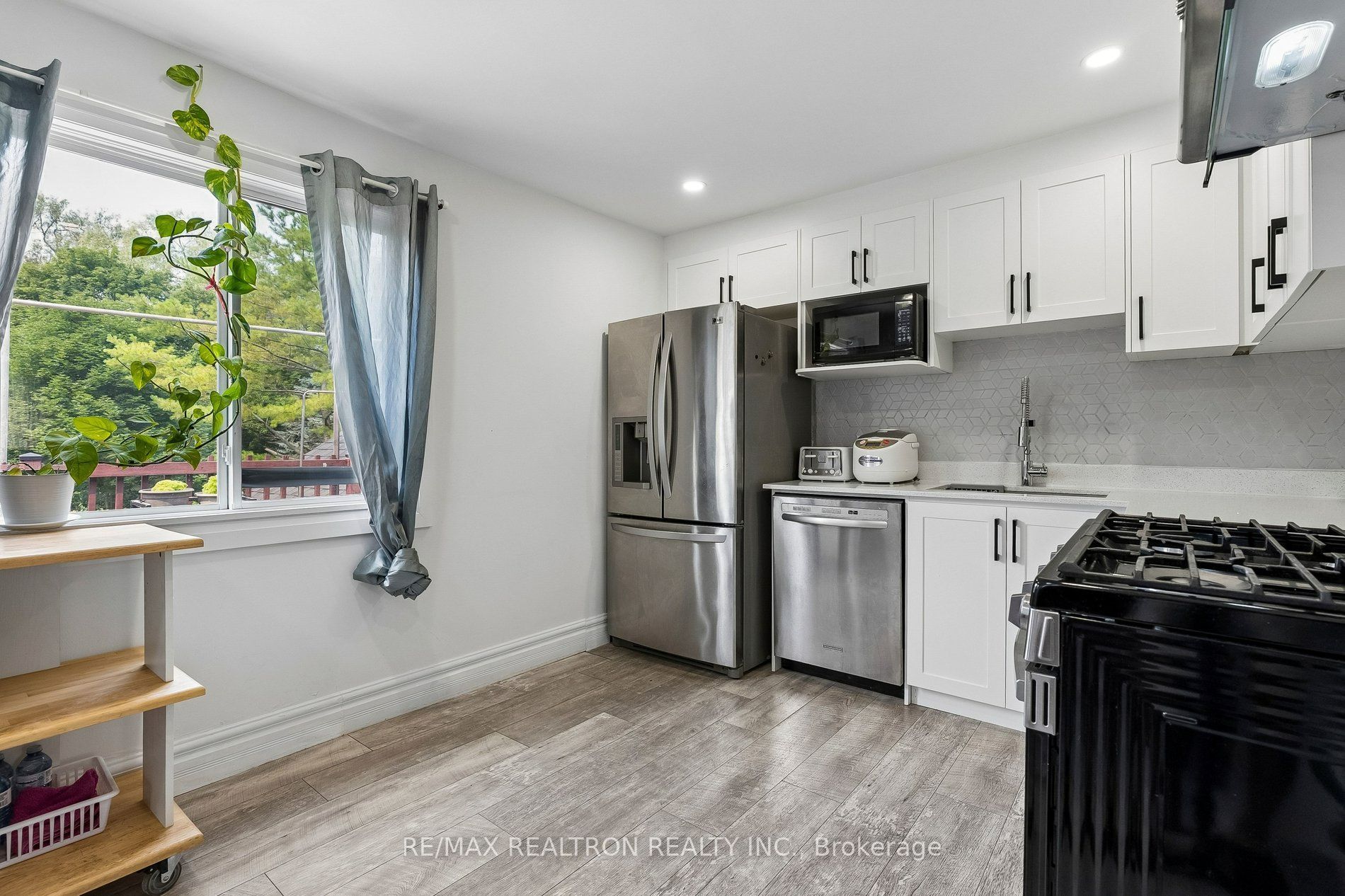 28 Machell Avenue Property Photo 9