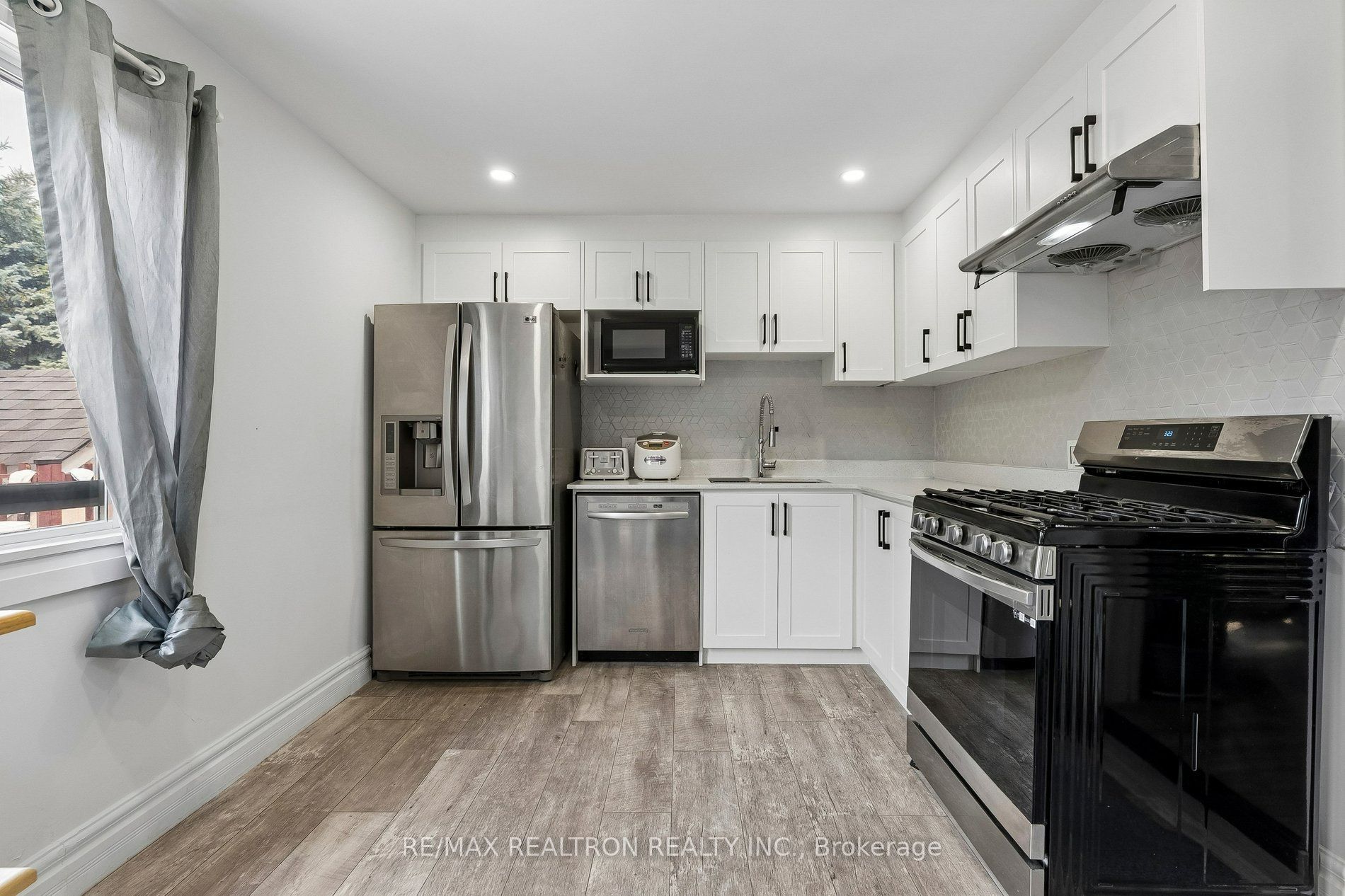 28 Machell Avenue Property Photo 10