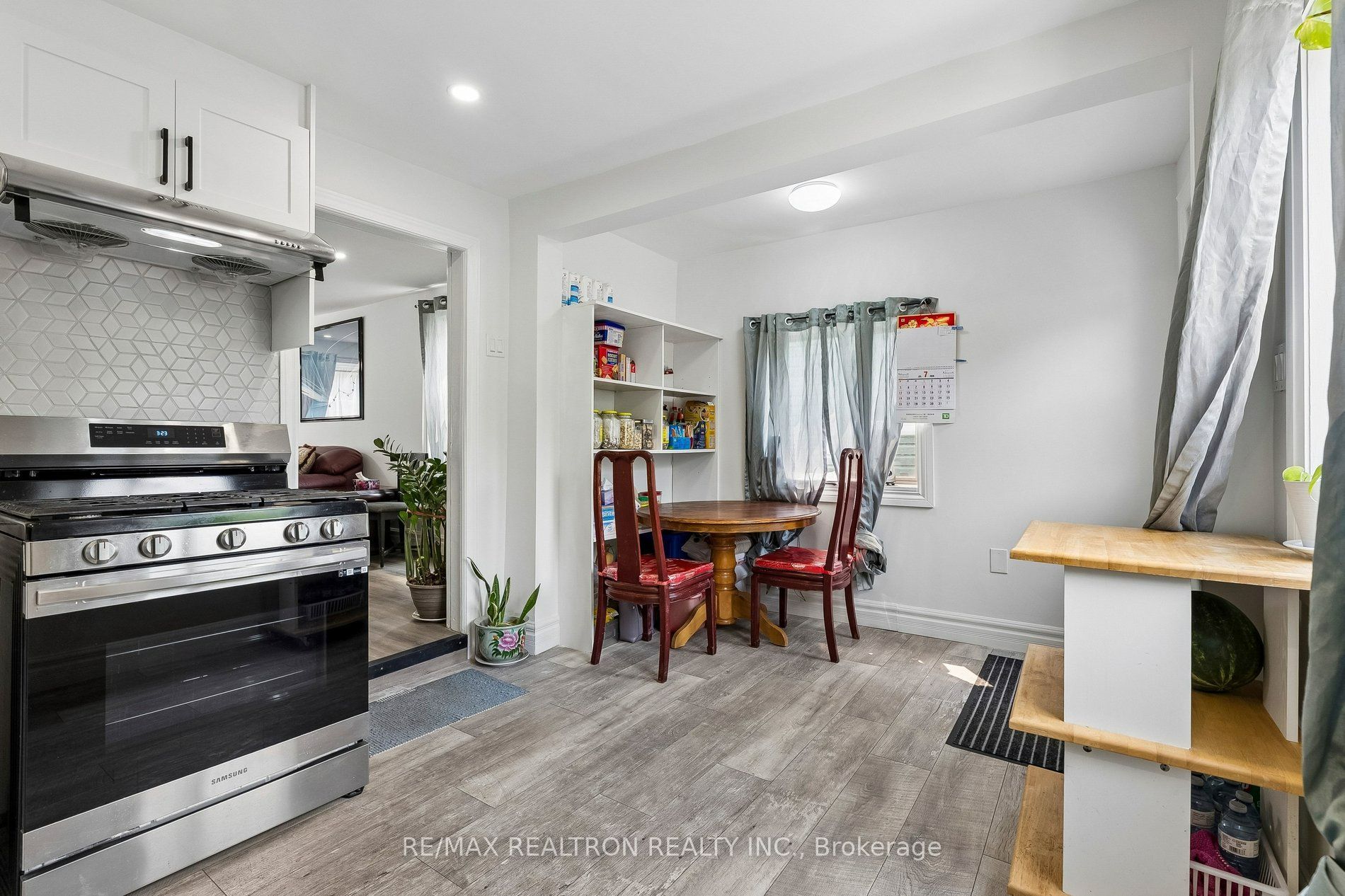 28 Machell Avenue Property Photo 13