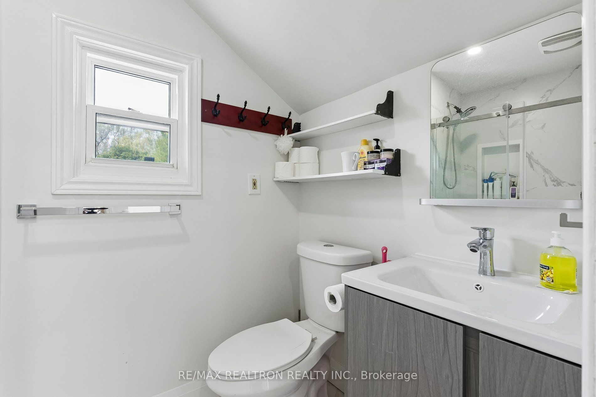 28 Machell Avenue Property Photo 25
