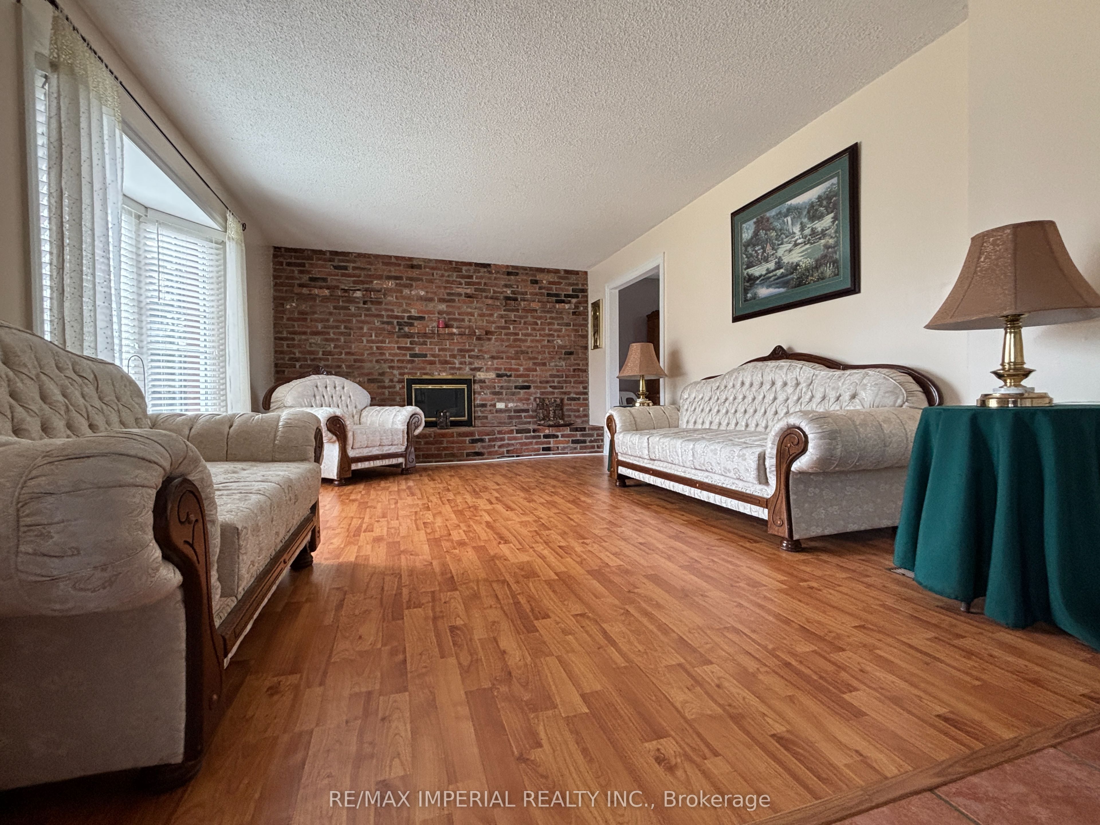 23276 Highway 48 Road Property Photo 5