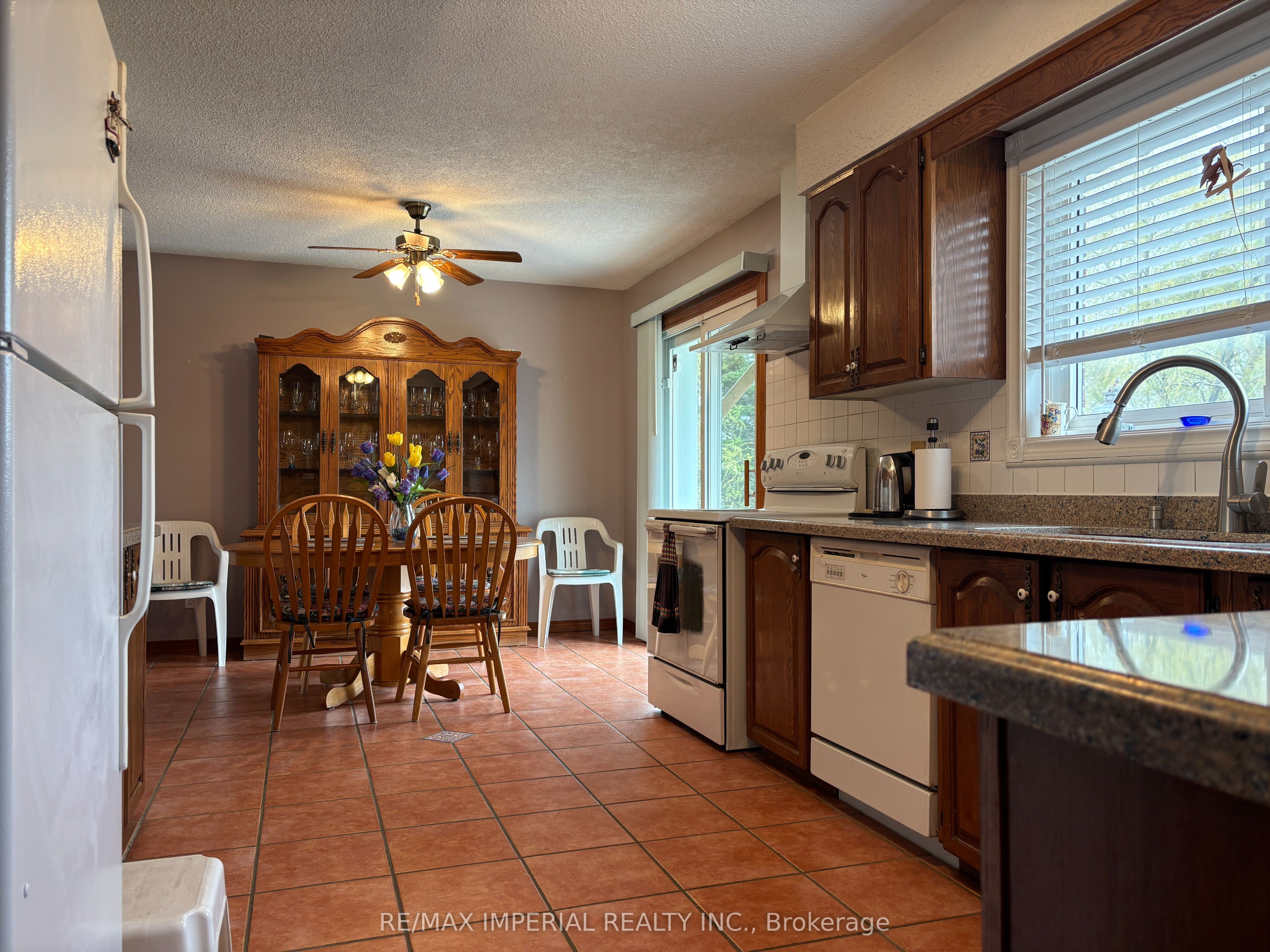 23276 Highway 48 Road Property Photo 7