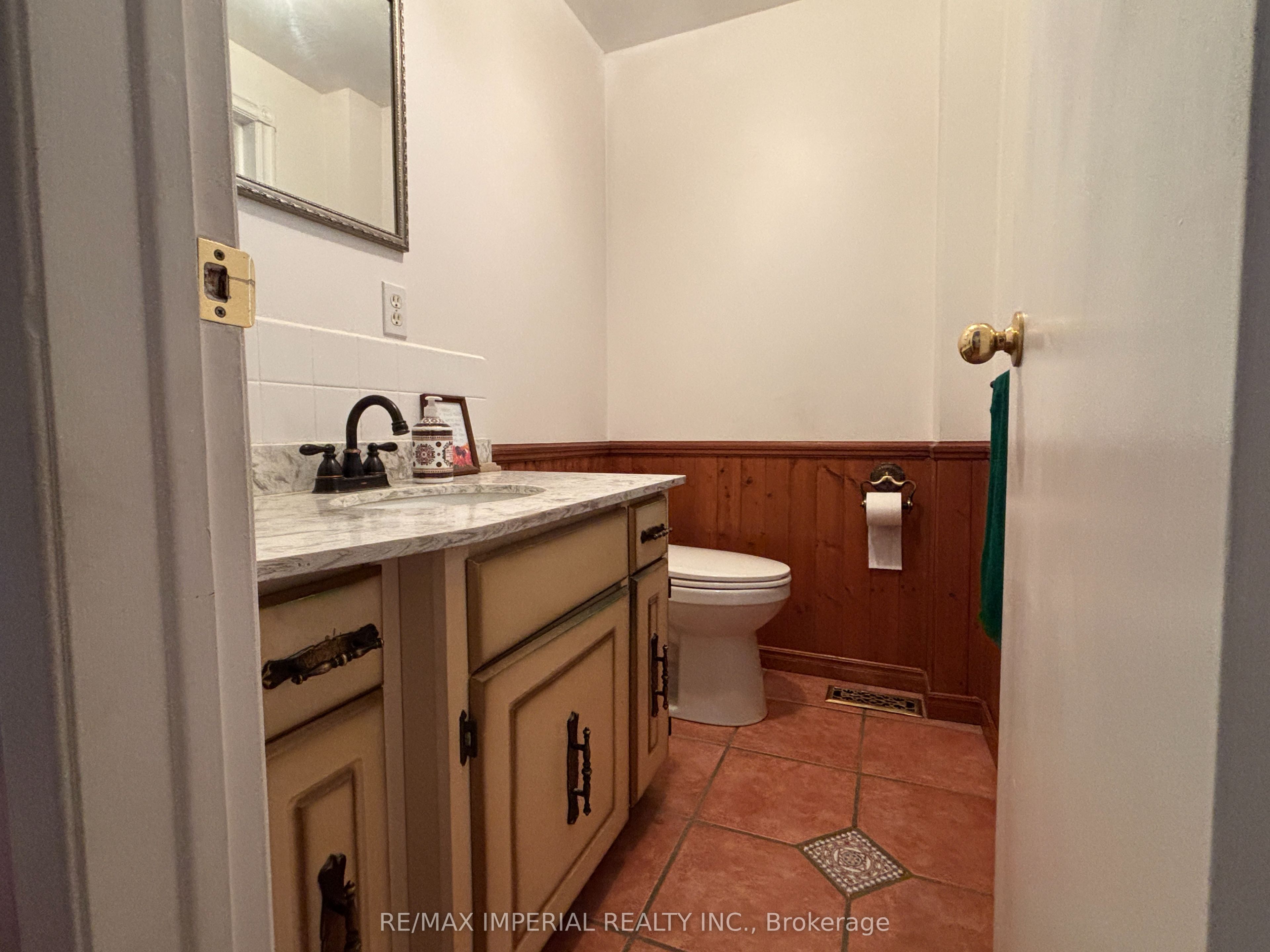 23276 Highway 48 Road Property Photo 10