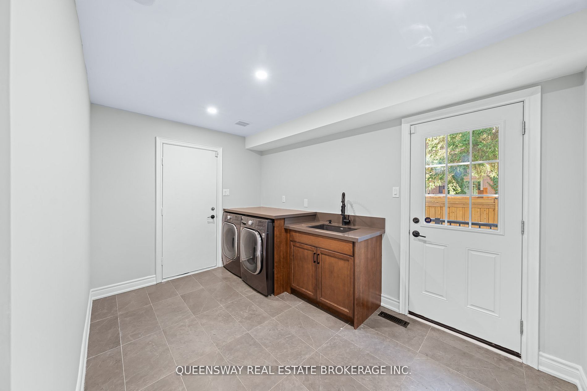 619 Culler Mews Property Photo 28