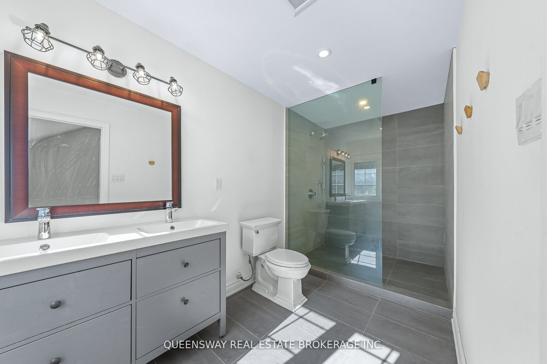 619 Culler Mews Property Photo 35