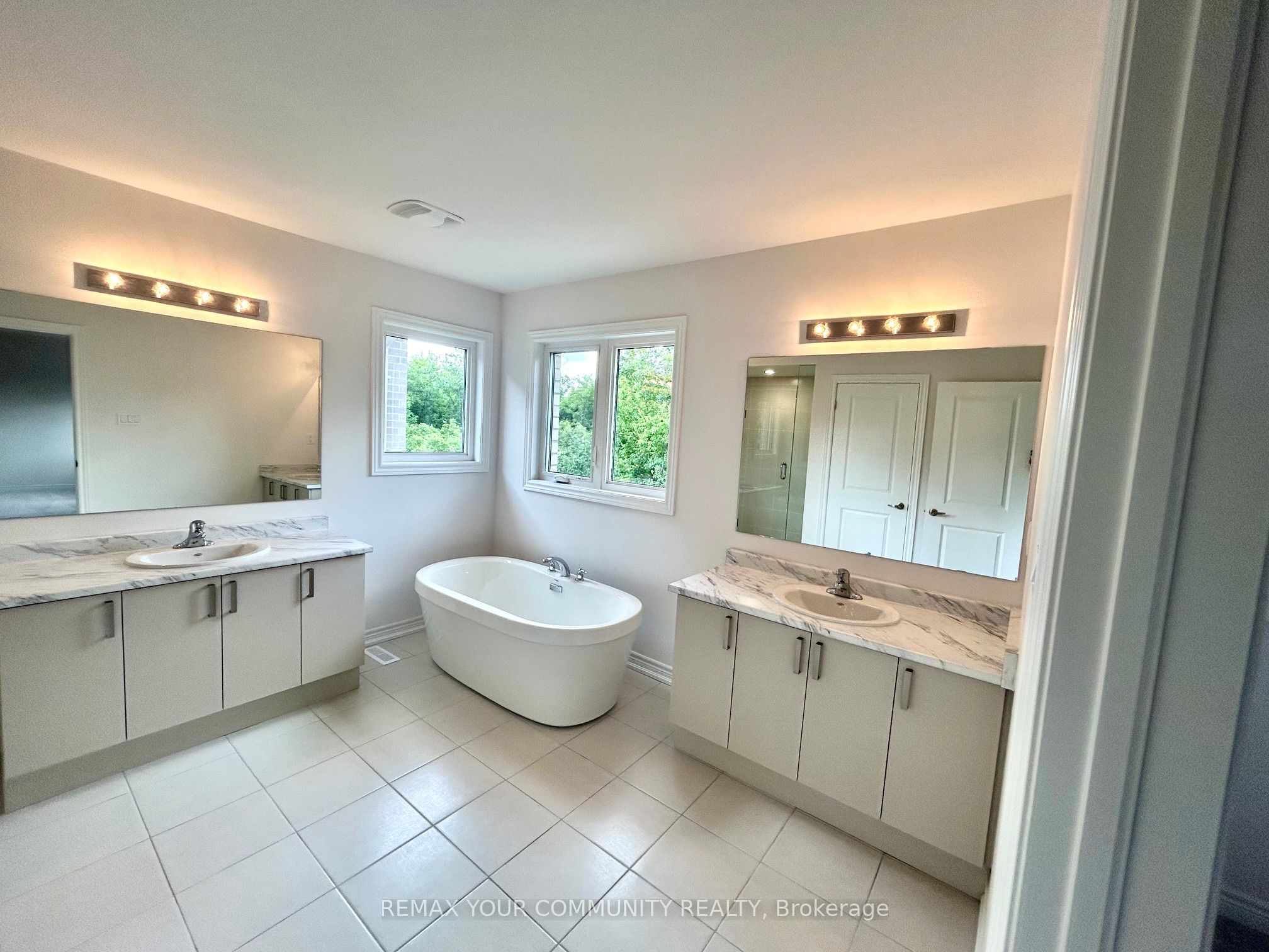 24 Baycroft Boulevard Property Photo 38