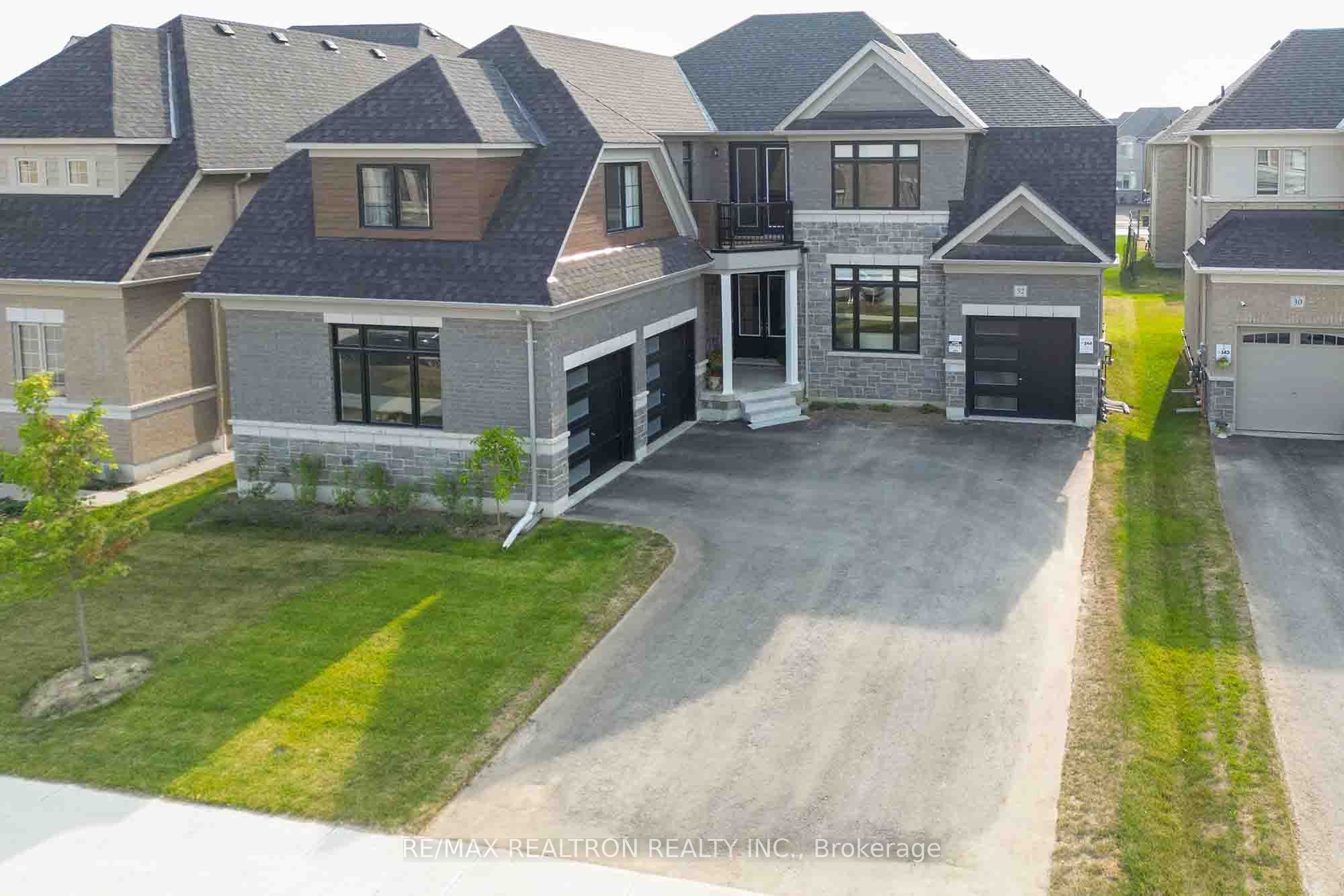 32 Bellflower Crescent Property Photo 2