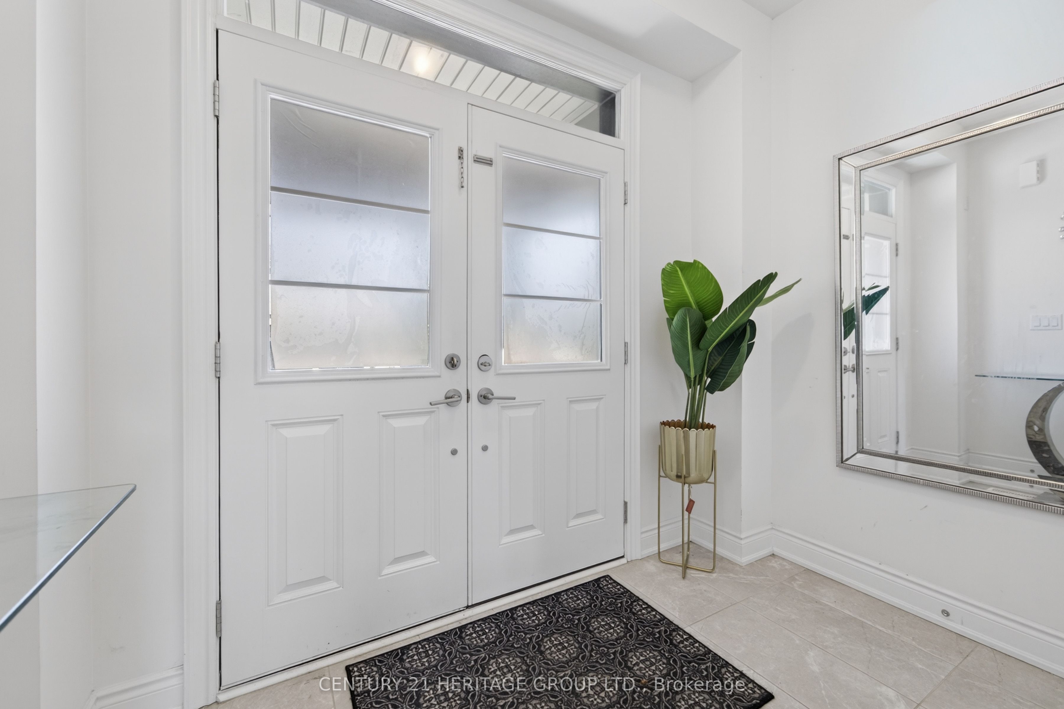 77 Montrose Boulevard Property Photo 3