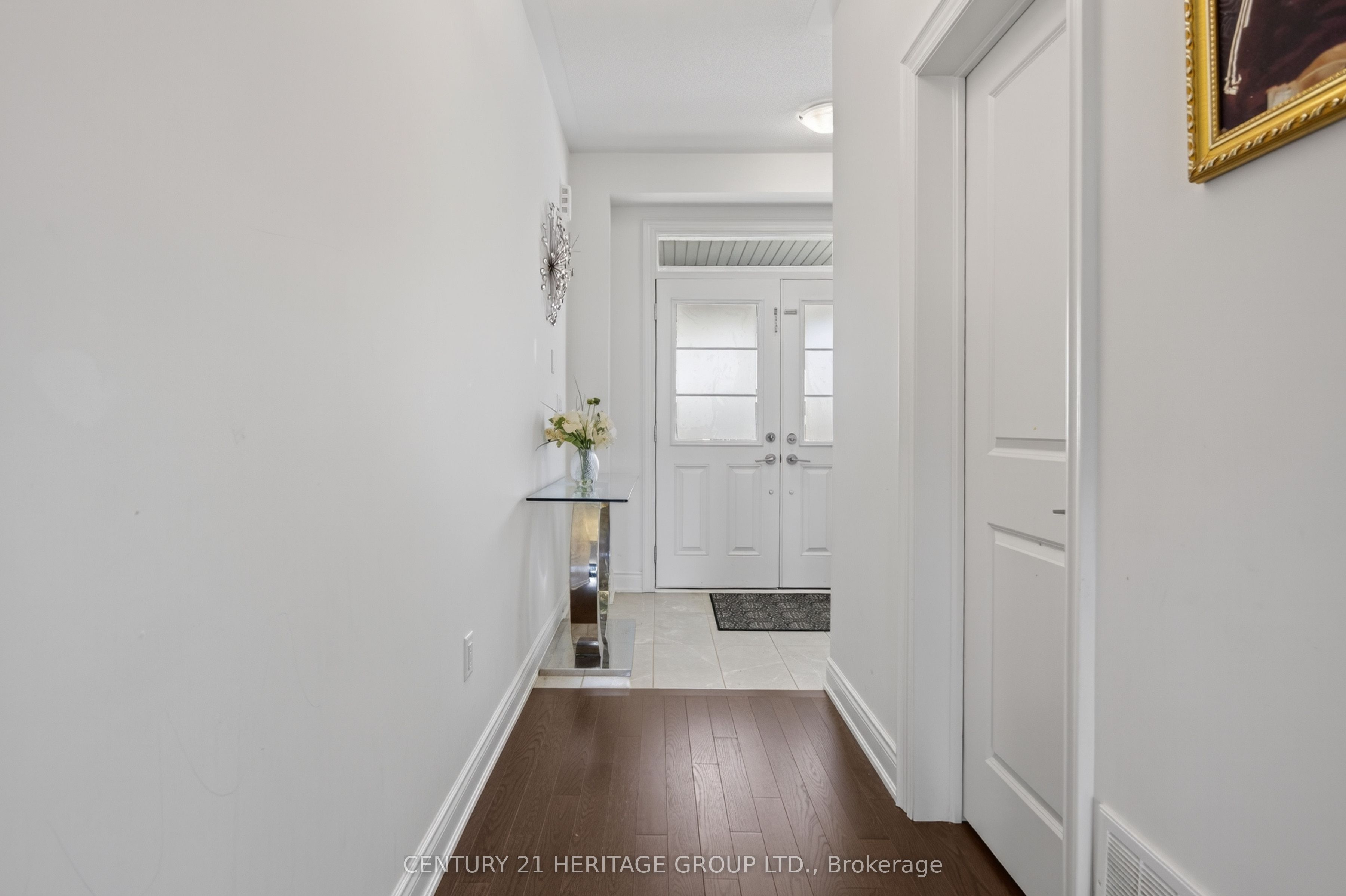 77 Montrose Boulevard Property Photo 4