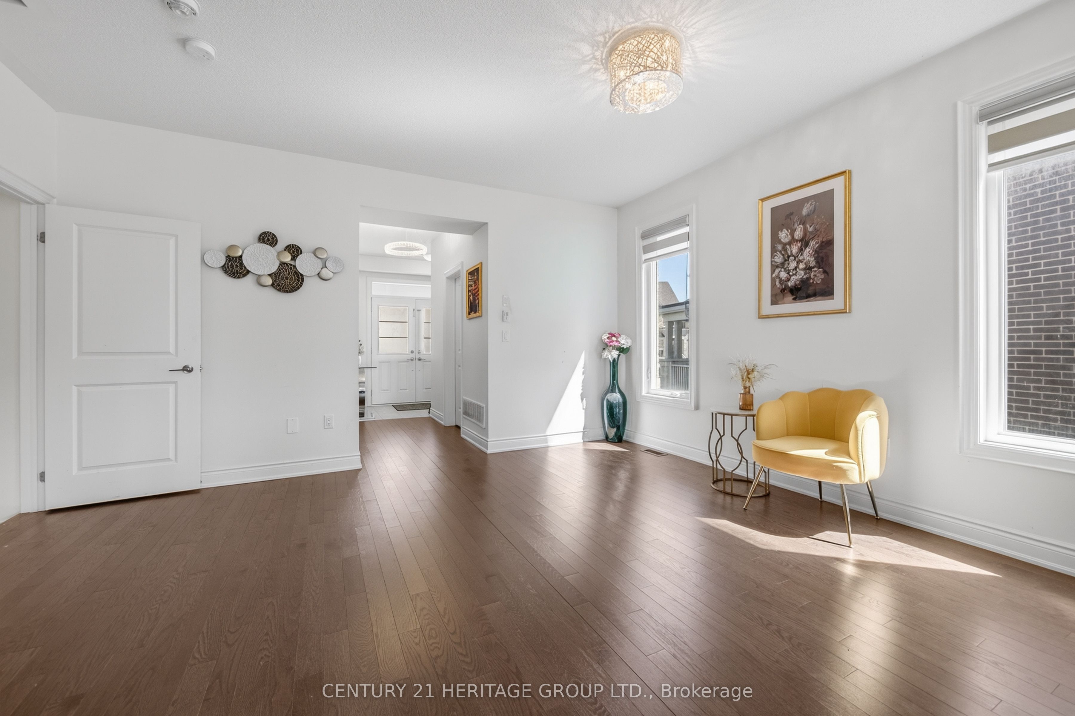 77 Montrose Boulevard Property Photo 6