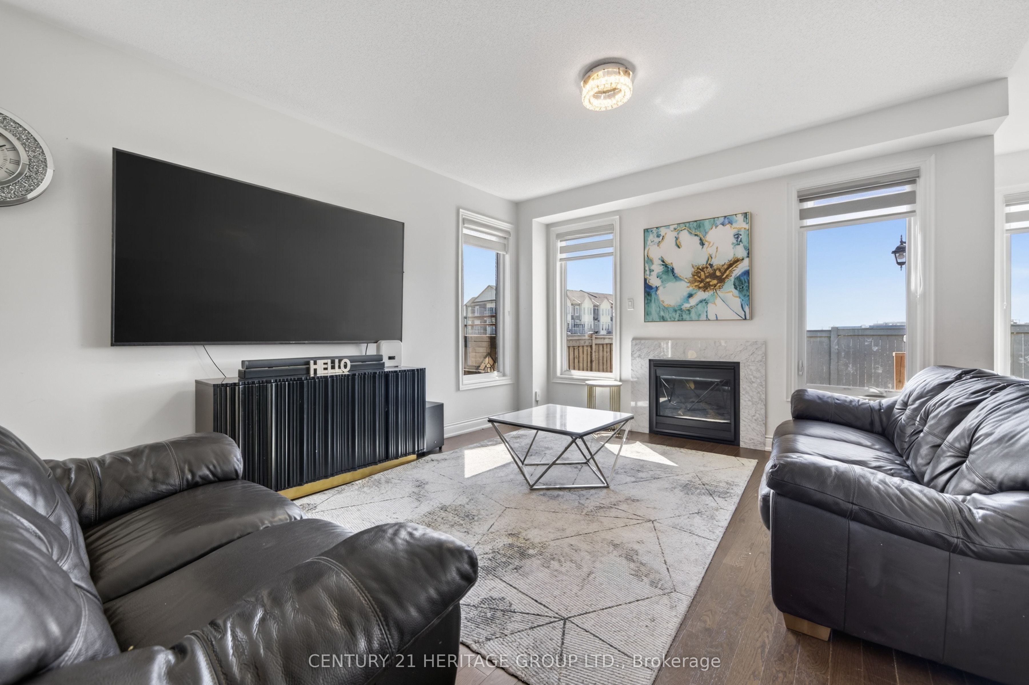 77 Montrose Boulevard Property Photo 8