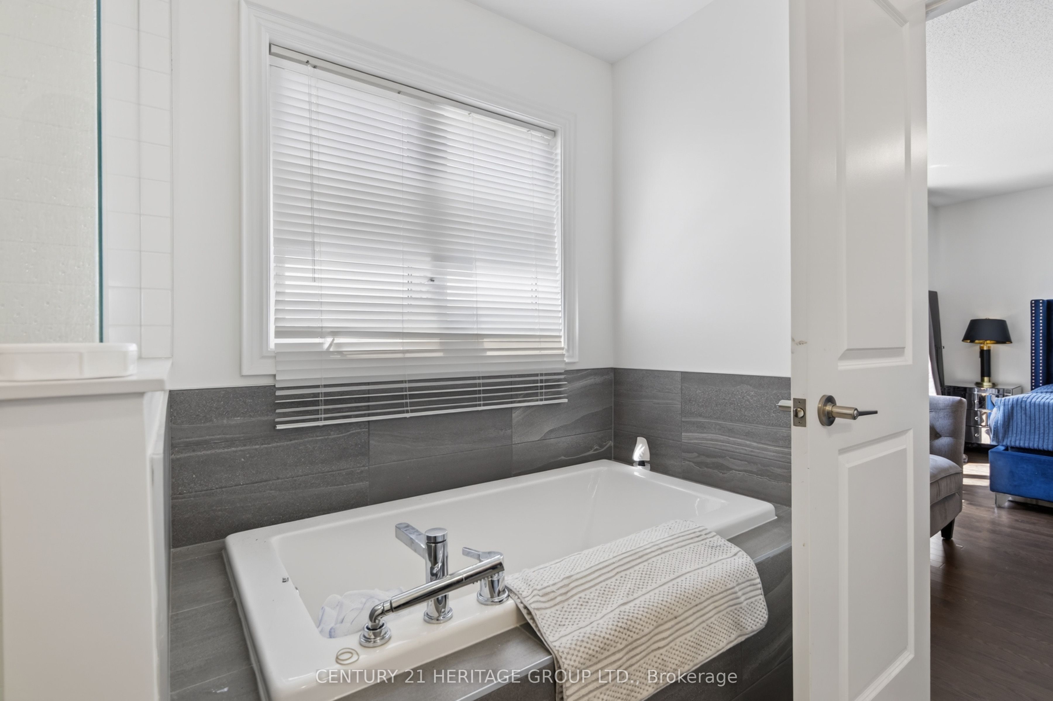77 Montrose Boulevard Property Photo 20