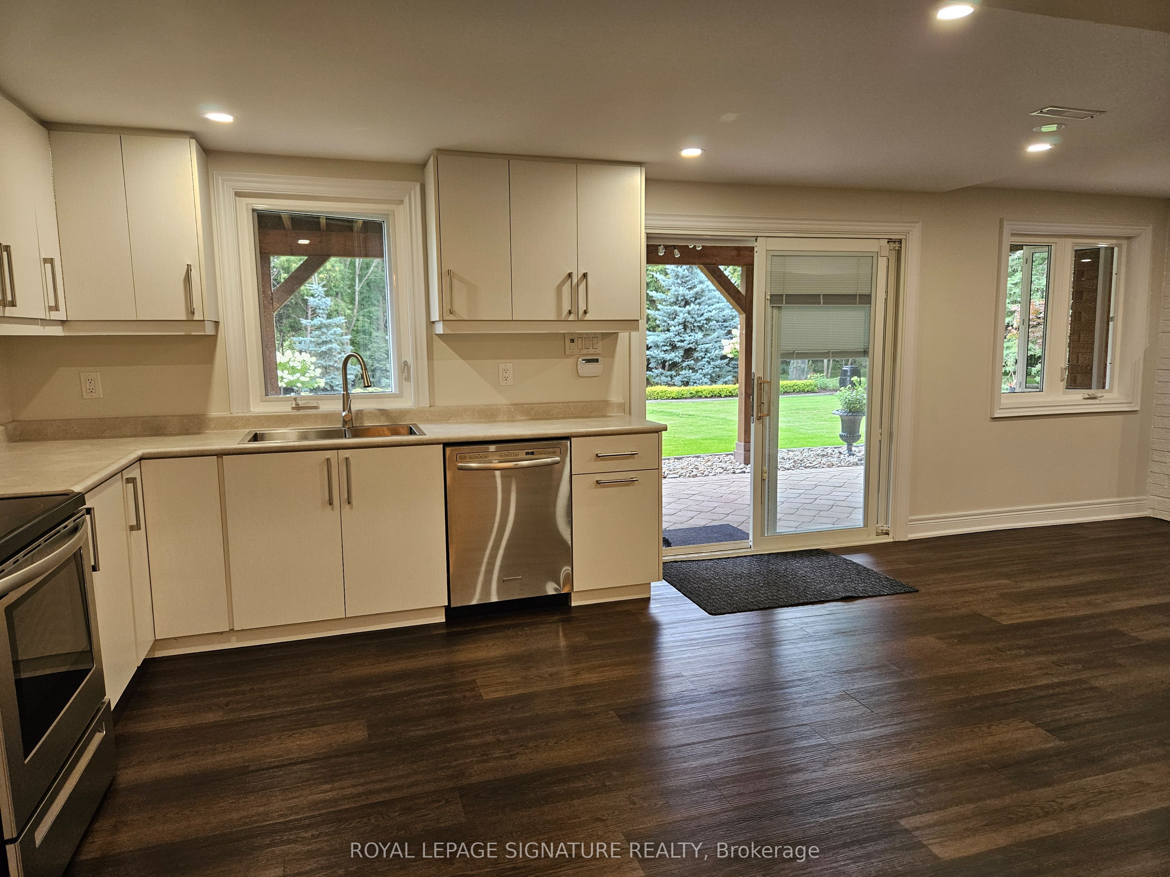 30 Craigleith Crescent Lower Property Photo 4