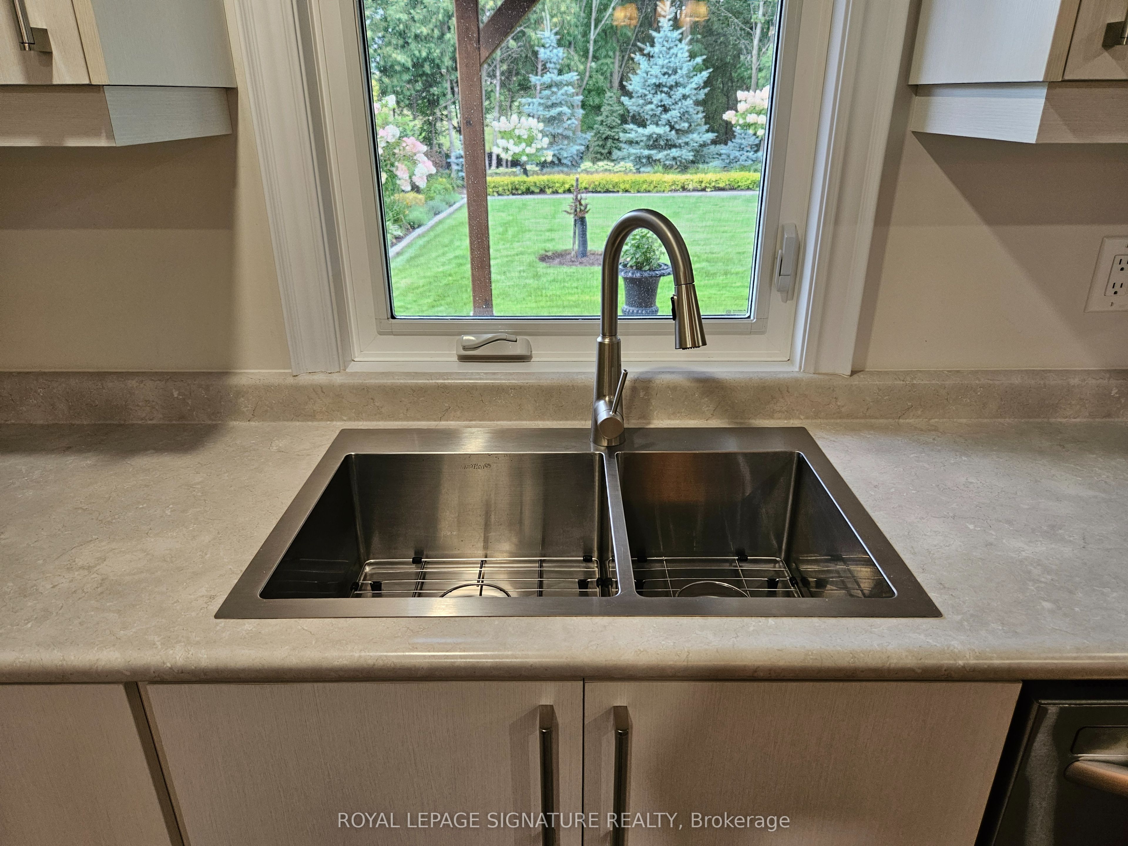 30 Craigleith Crescent Lower Property Photo 6