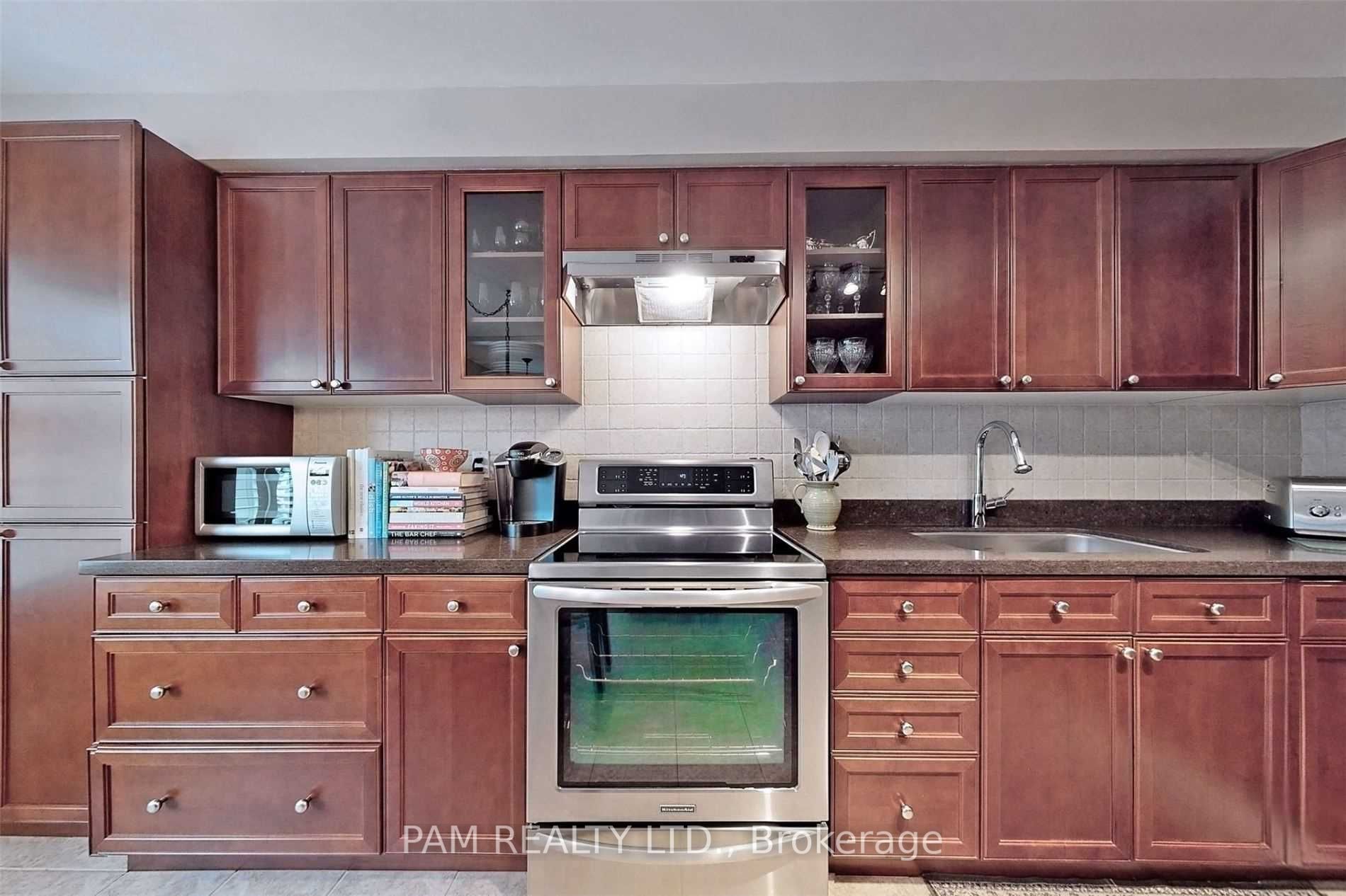 61 Confederation Way 58 Property Photo 6