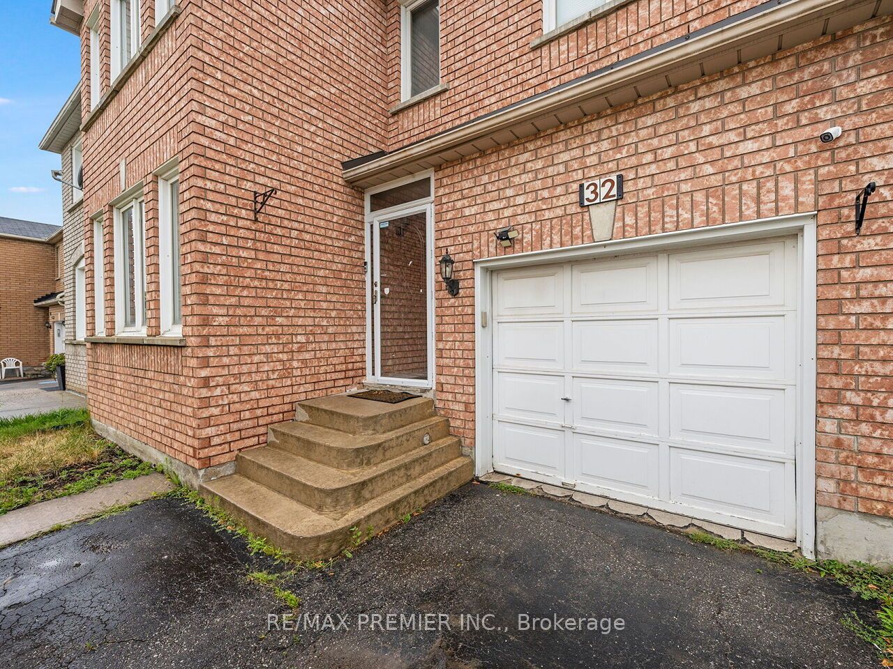 32 Stonebriar Drive Property Photo 3