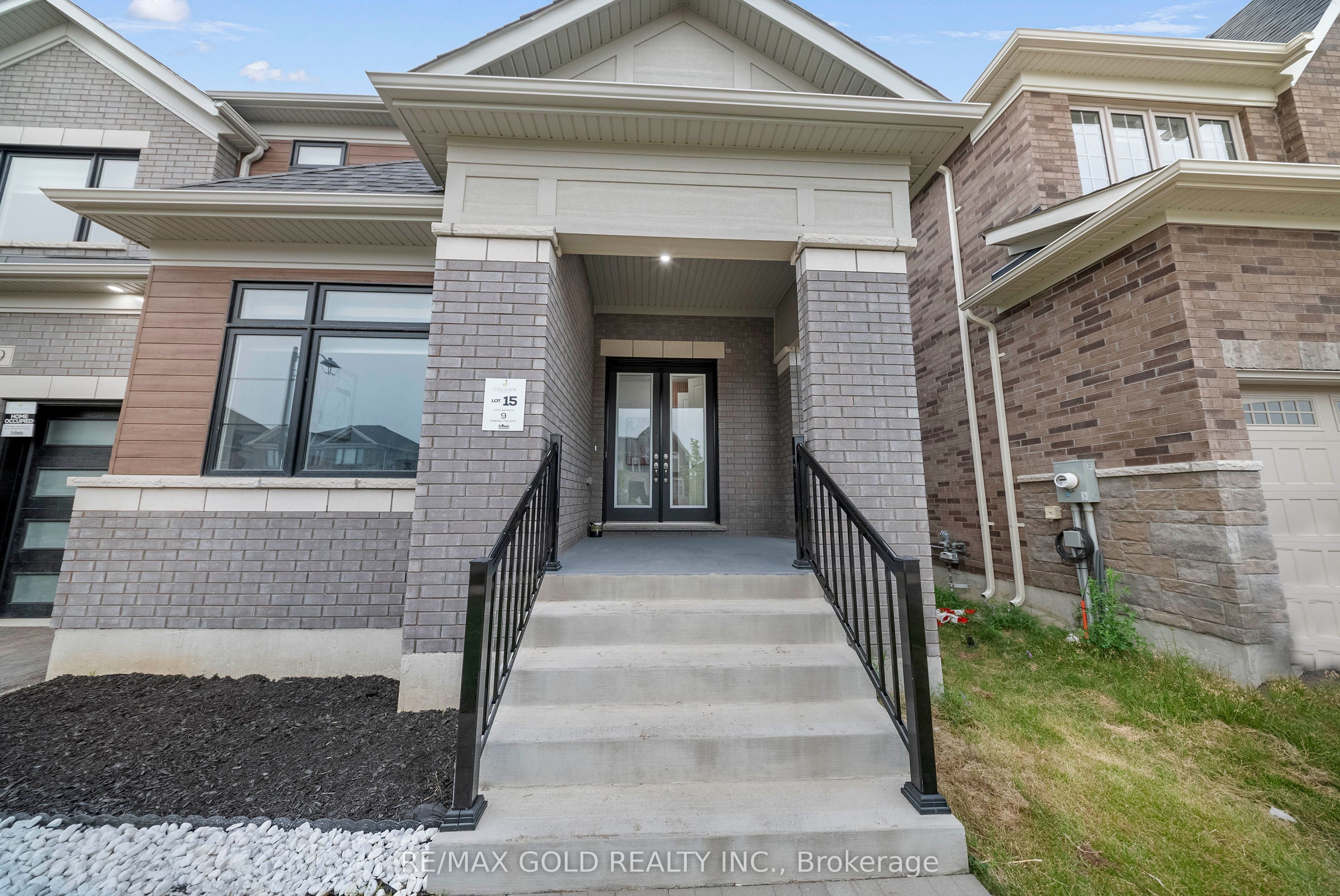 9 Sandhill Crescent Property Photo 3