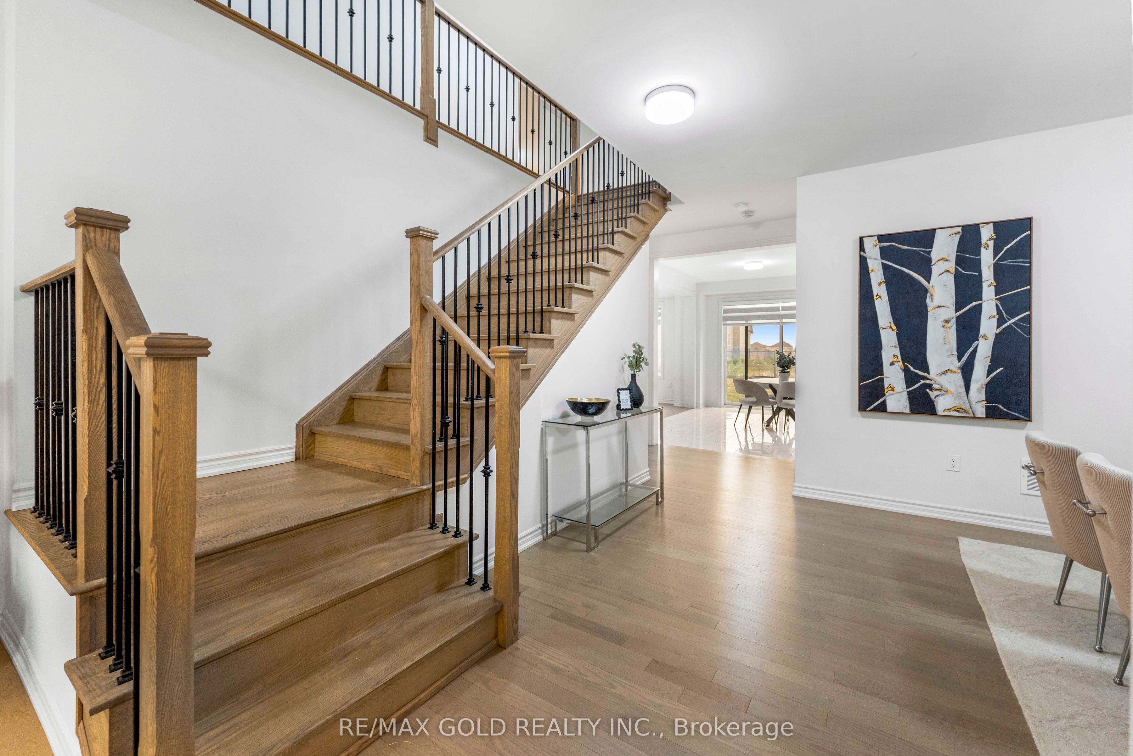 9 Sandhill Crescent Property Photo 6