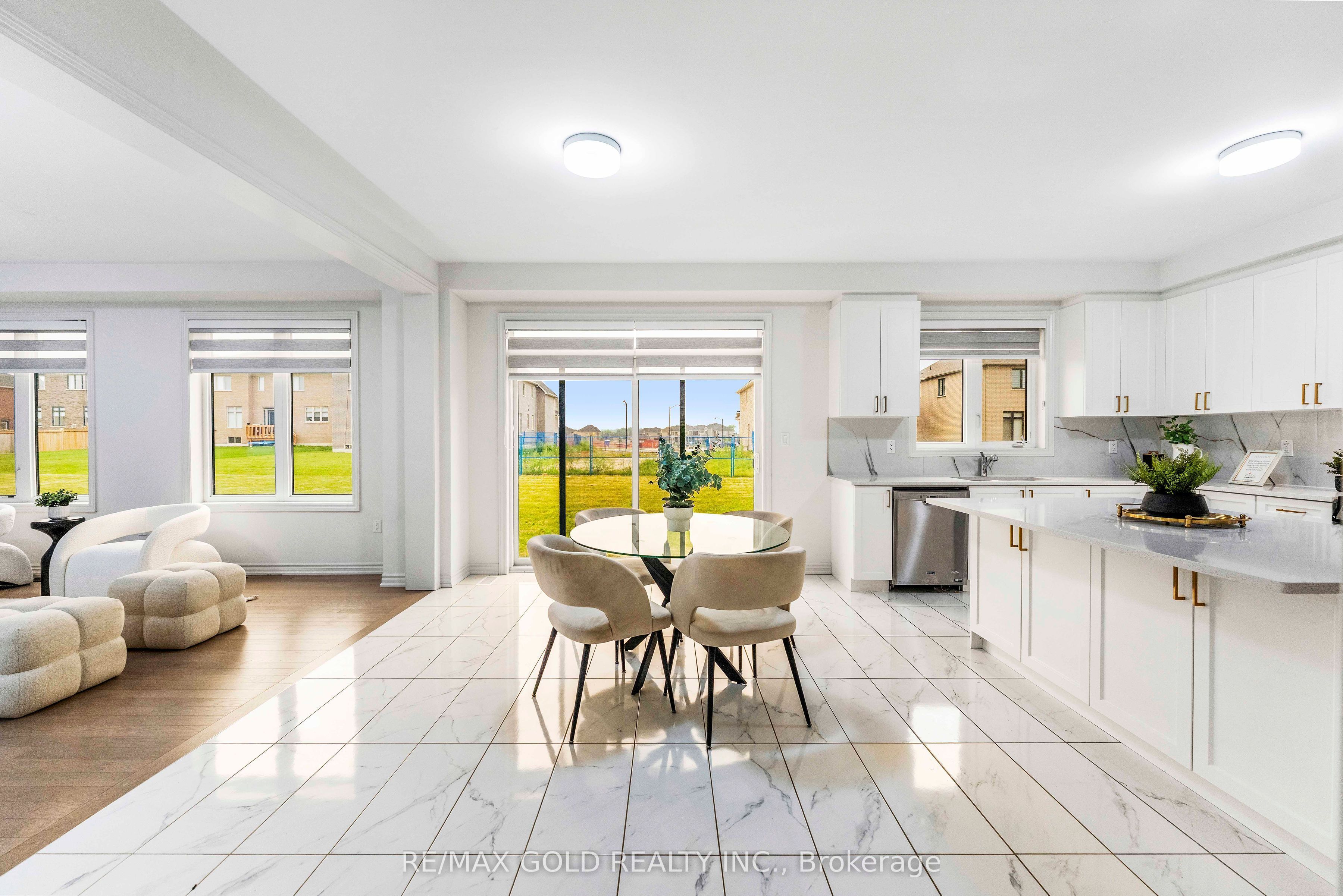 9 Sandhill Crescent Property Photo 10