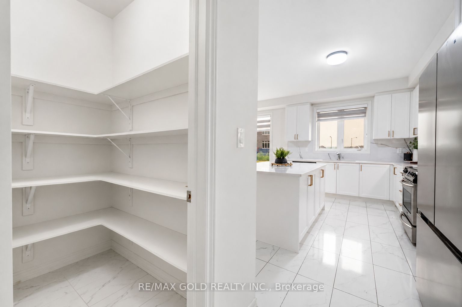 9 Sandhill Crescent Property Photo 20