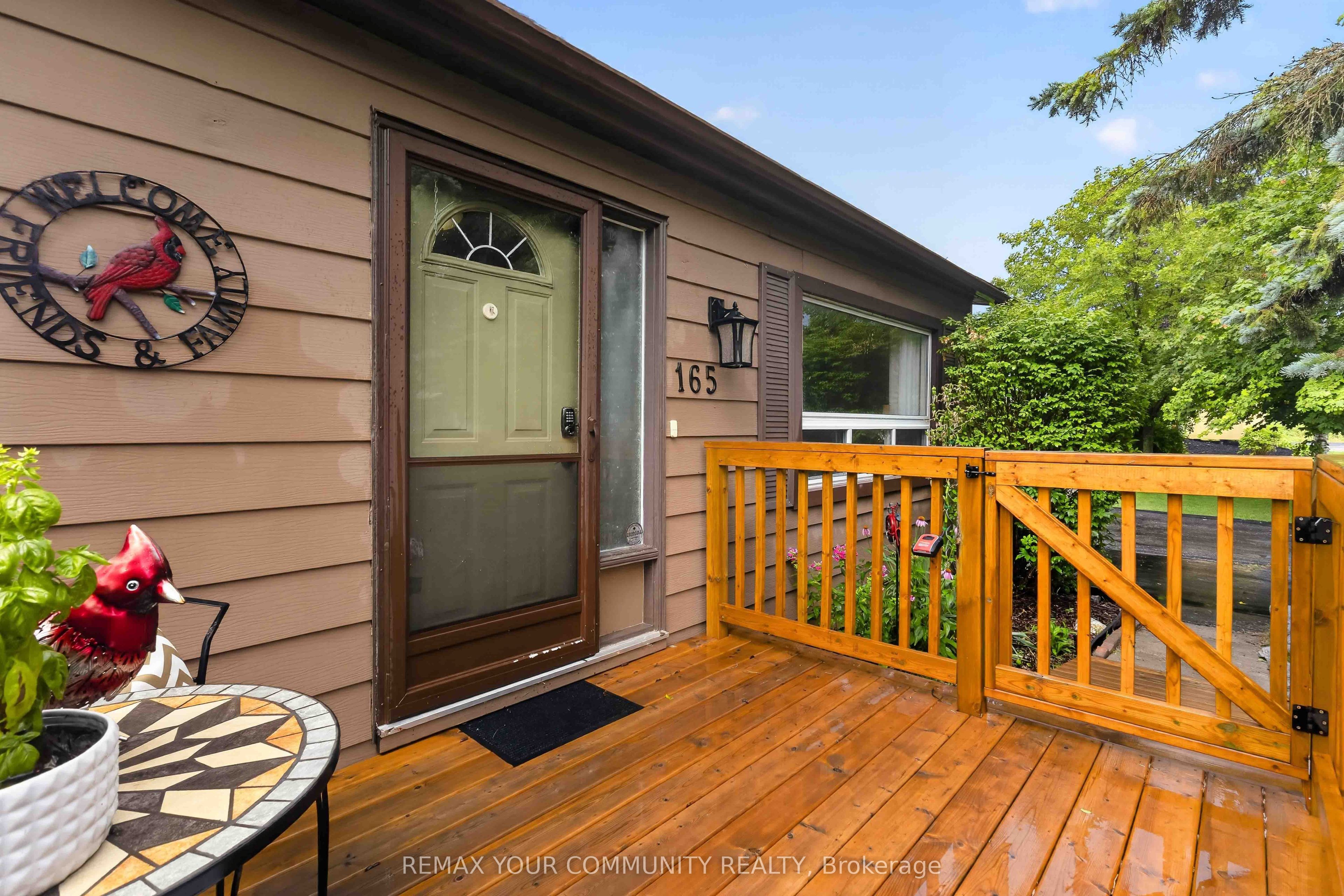165 Roxanna Drive Property Photo 4