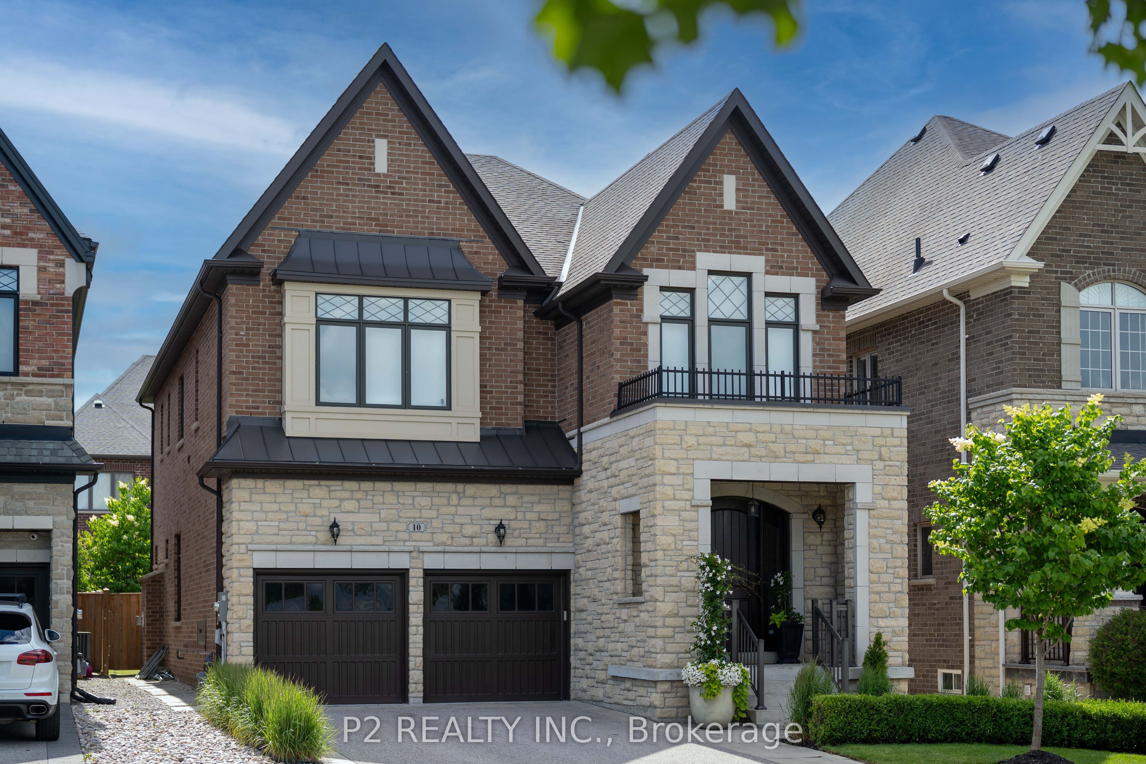 10 King Boulevard Property Photo 2