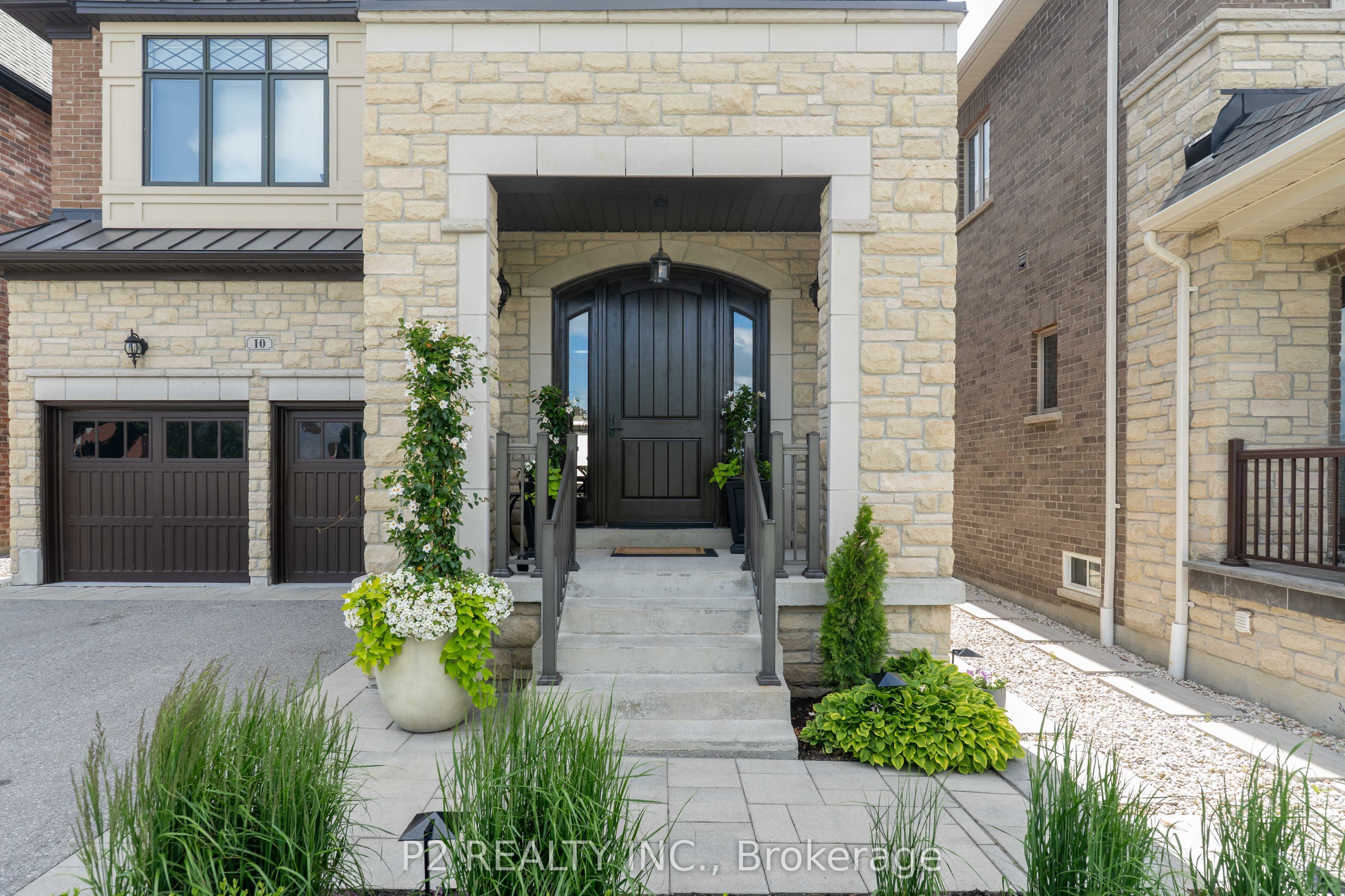 10 King Boulevard Property Photo 4