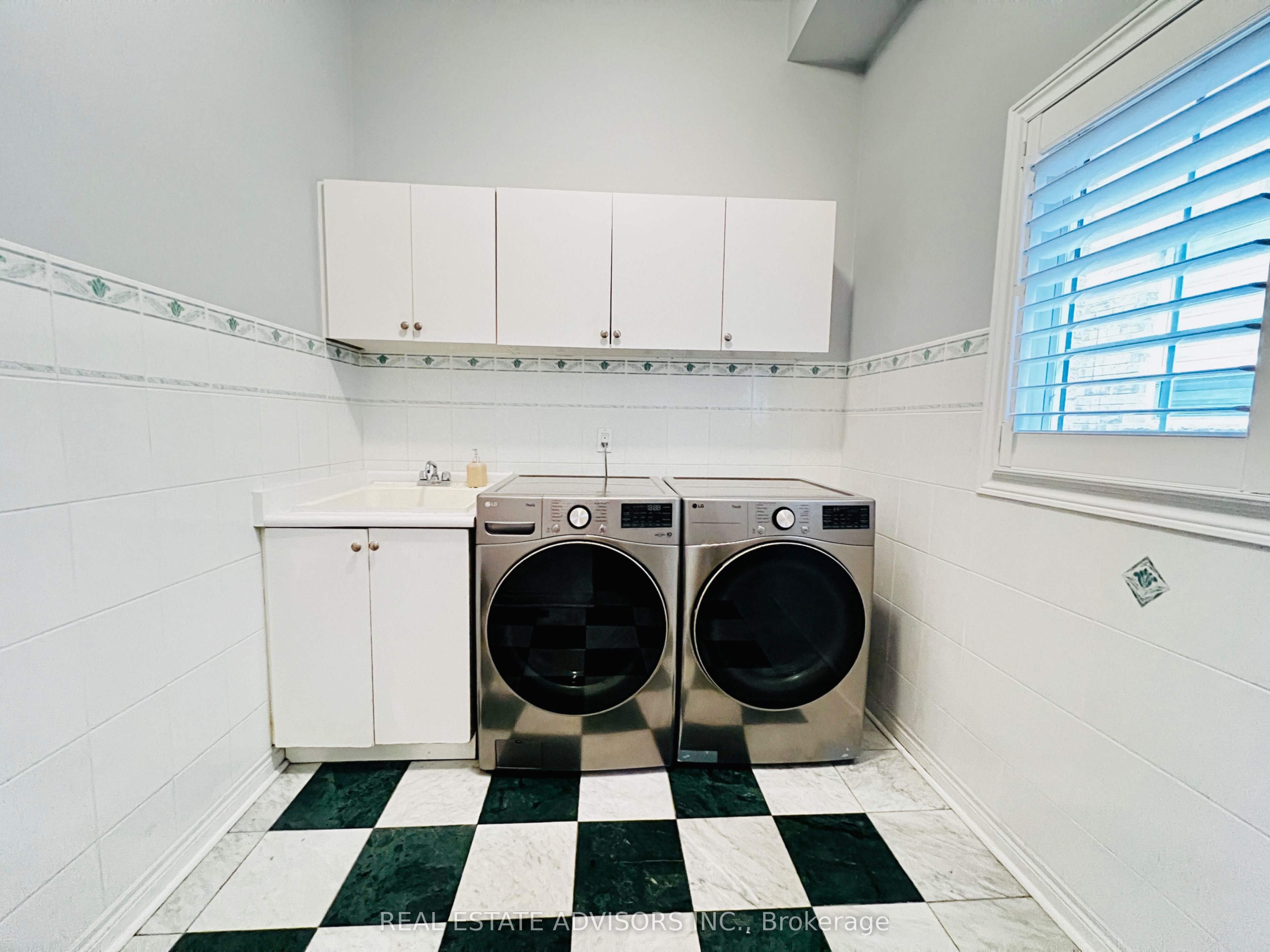 2 Adam Ernst Court Property Photo 9