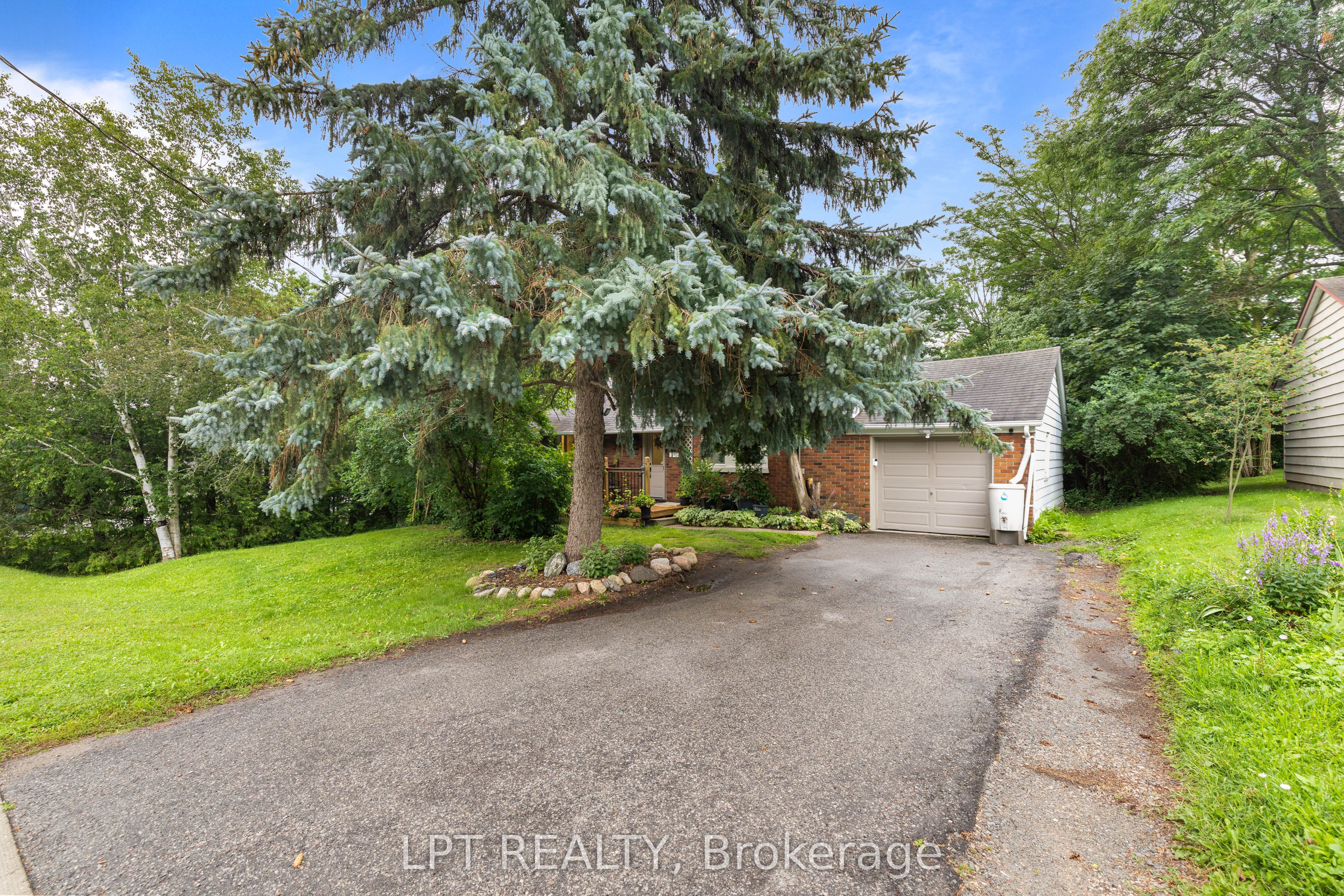 98 Don Mor Drive Property Photo 1