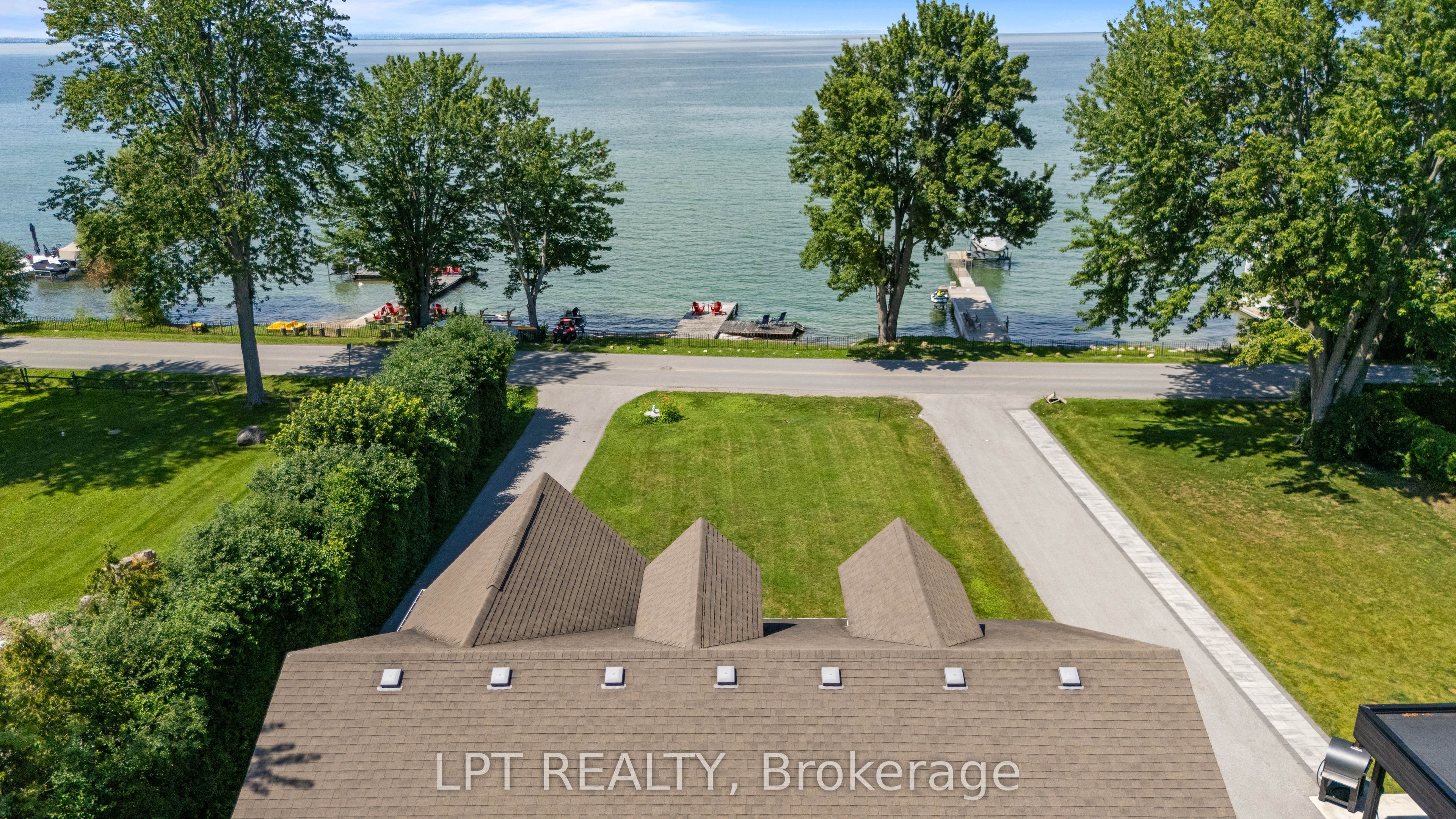 173 Lake Drive E Property Photo 5