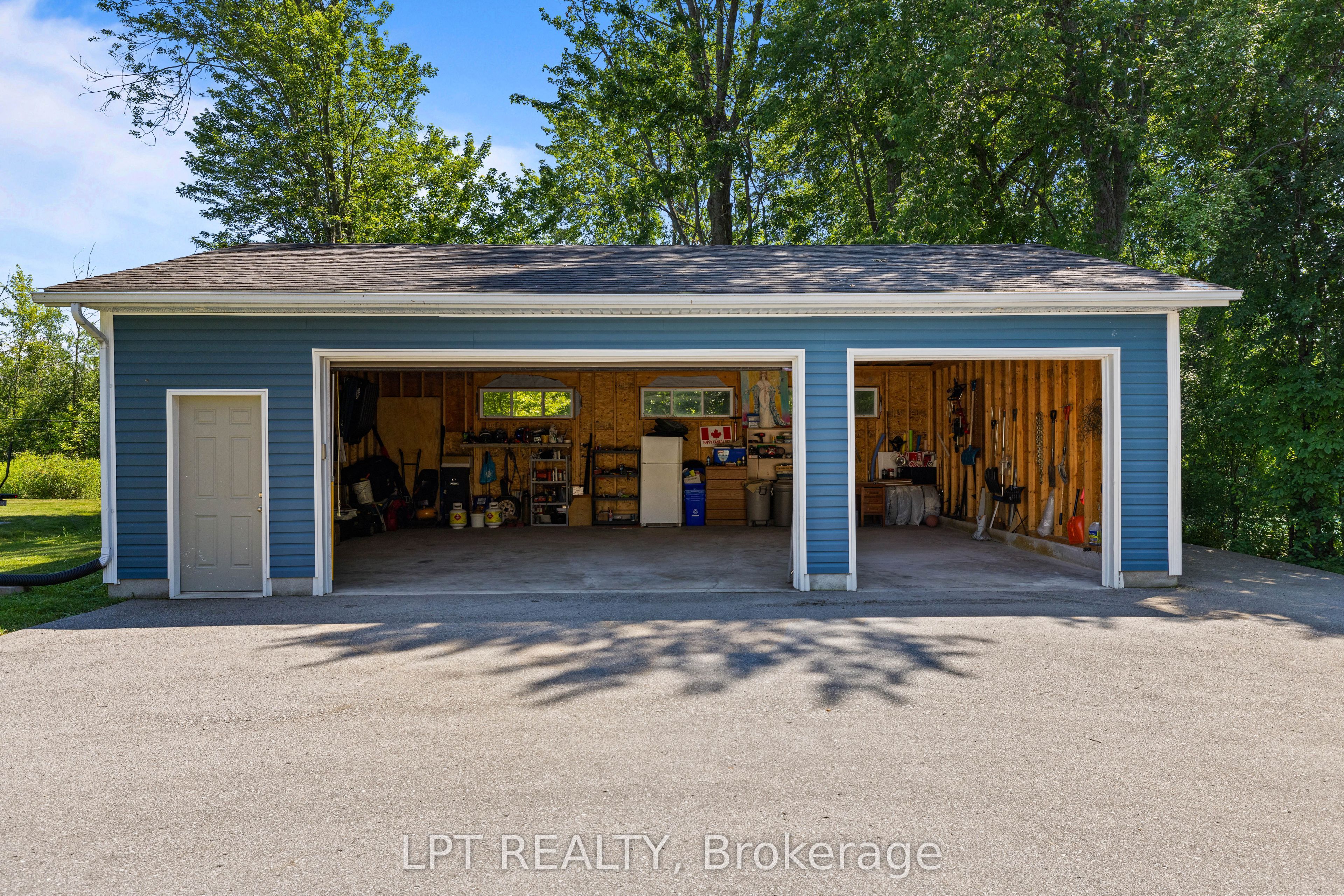 173 Lake Drive E Property Photo 10