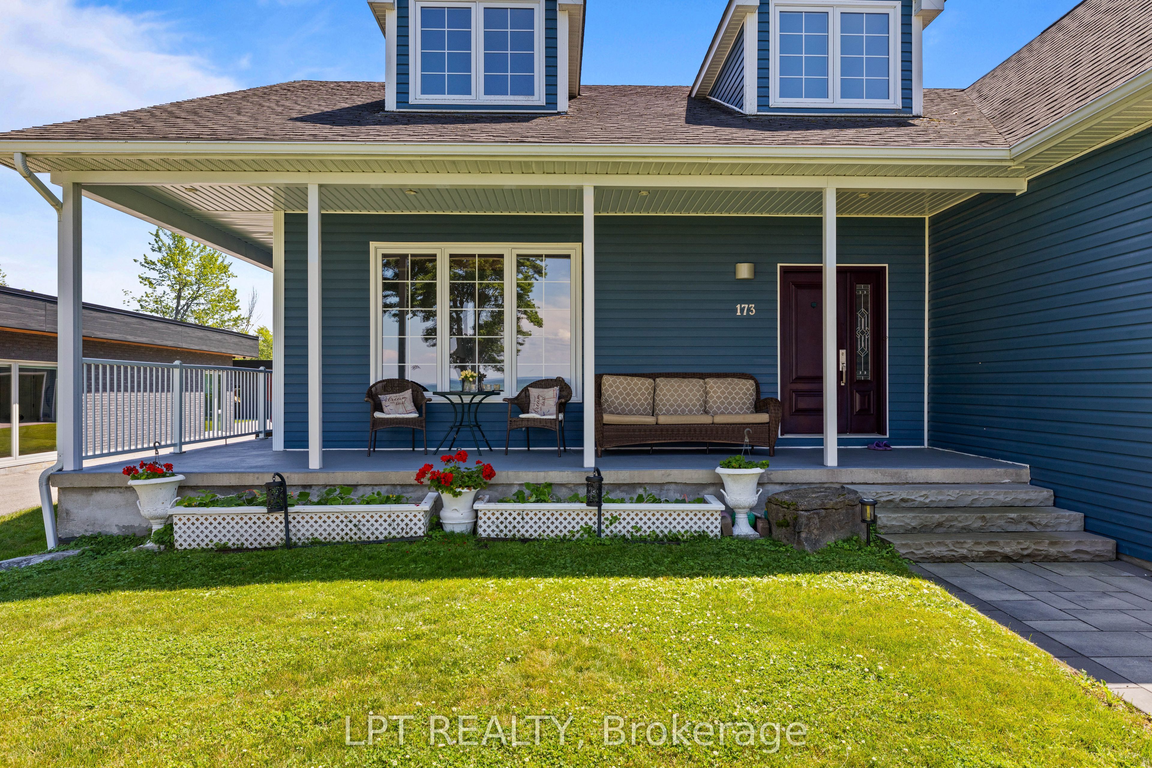 173 Lake Drive E Property Photo 12