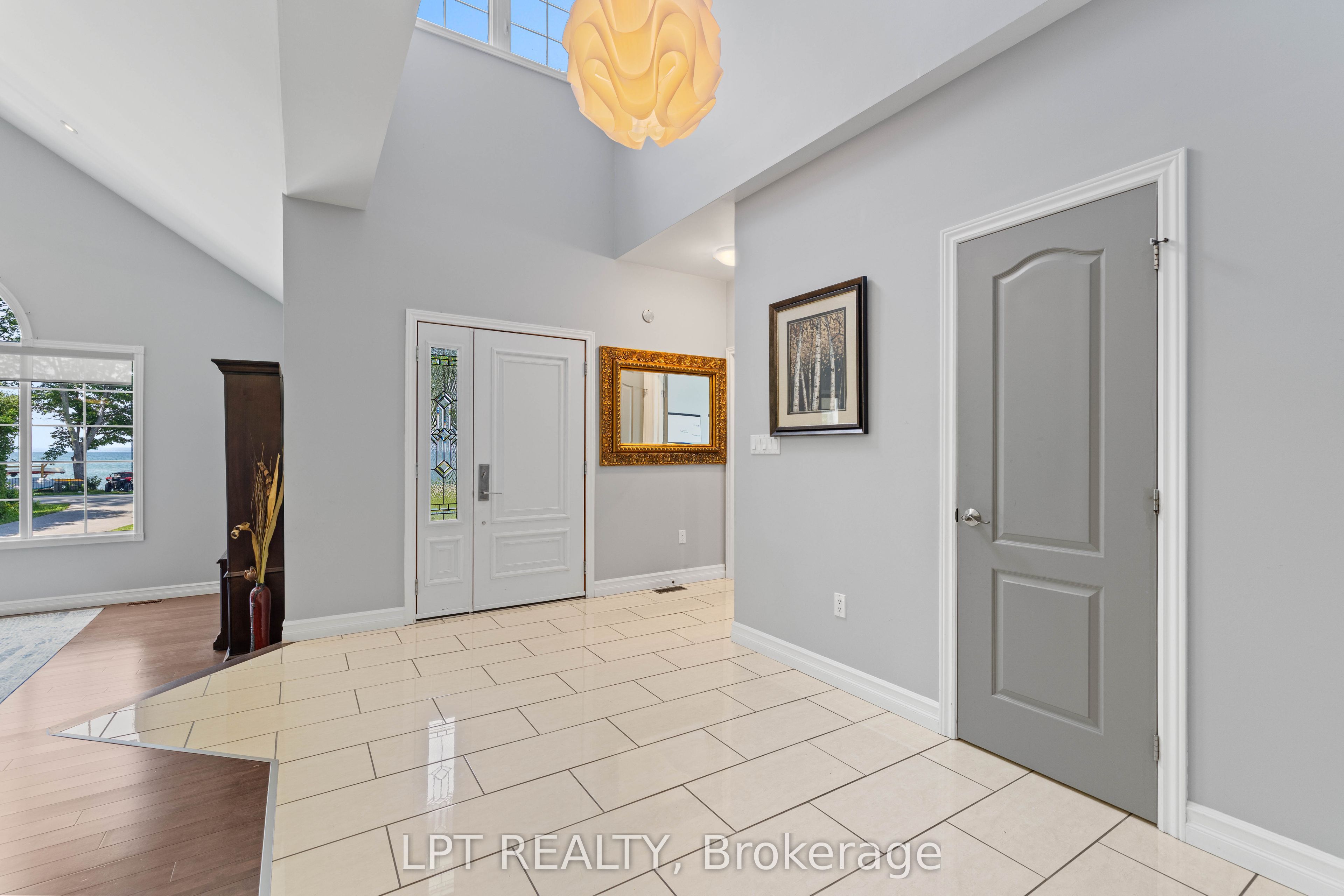 173 Lake Drive E Property Photo 13