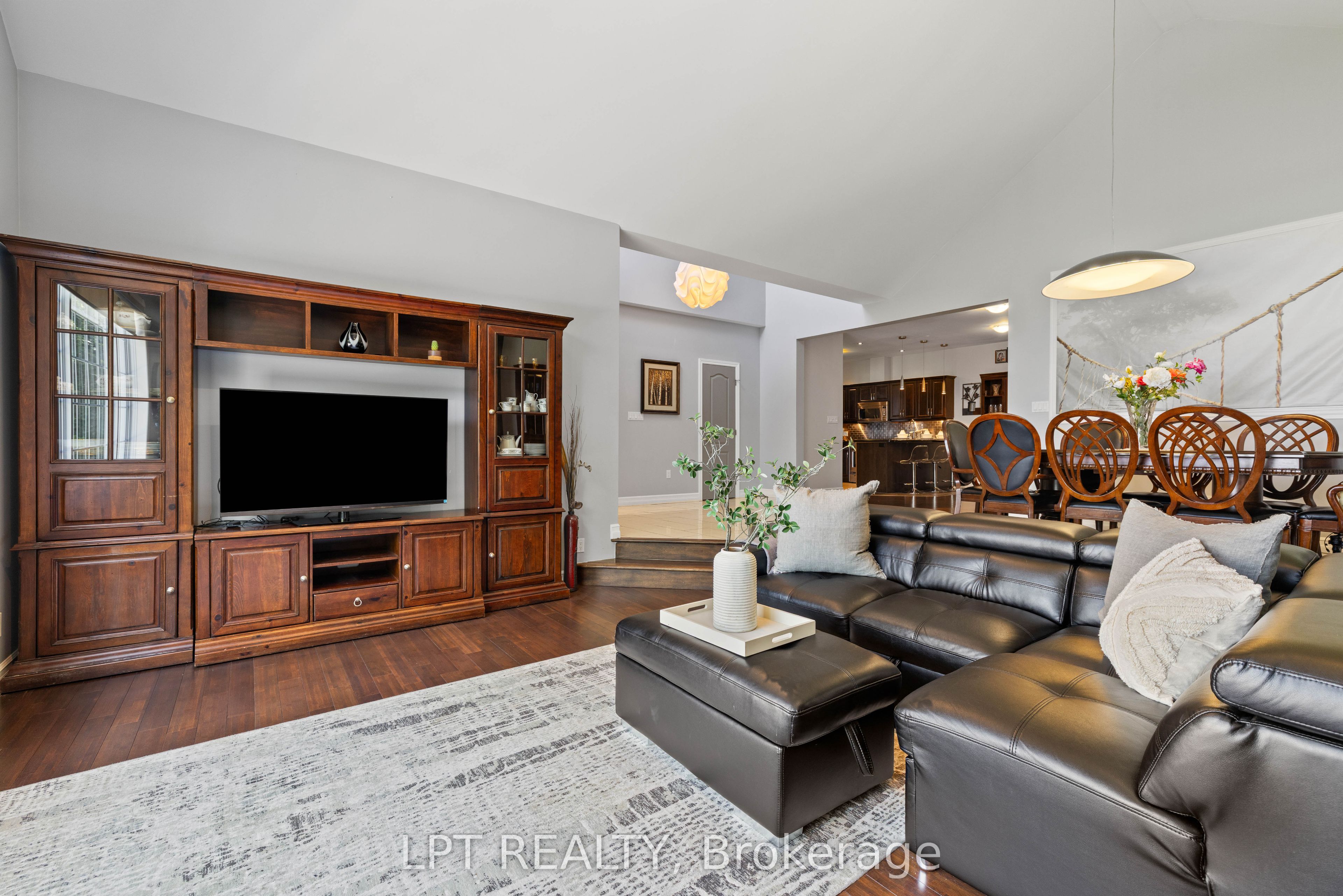173 Lake Drive E Property Photo 16