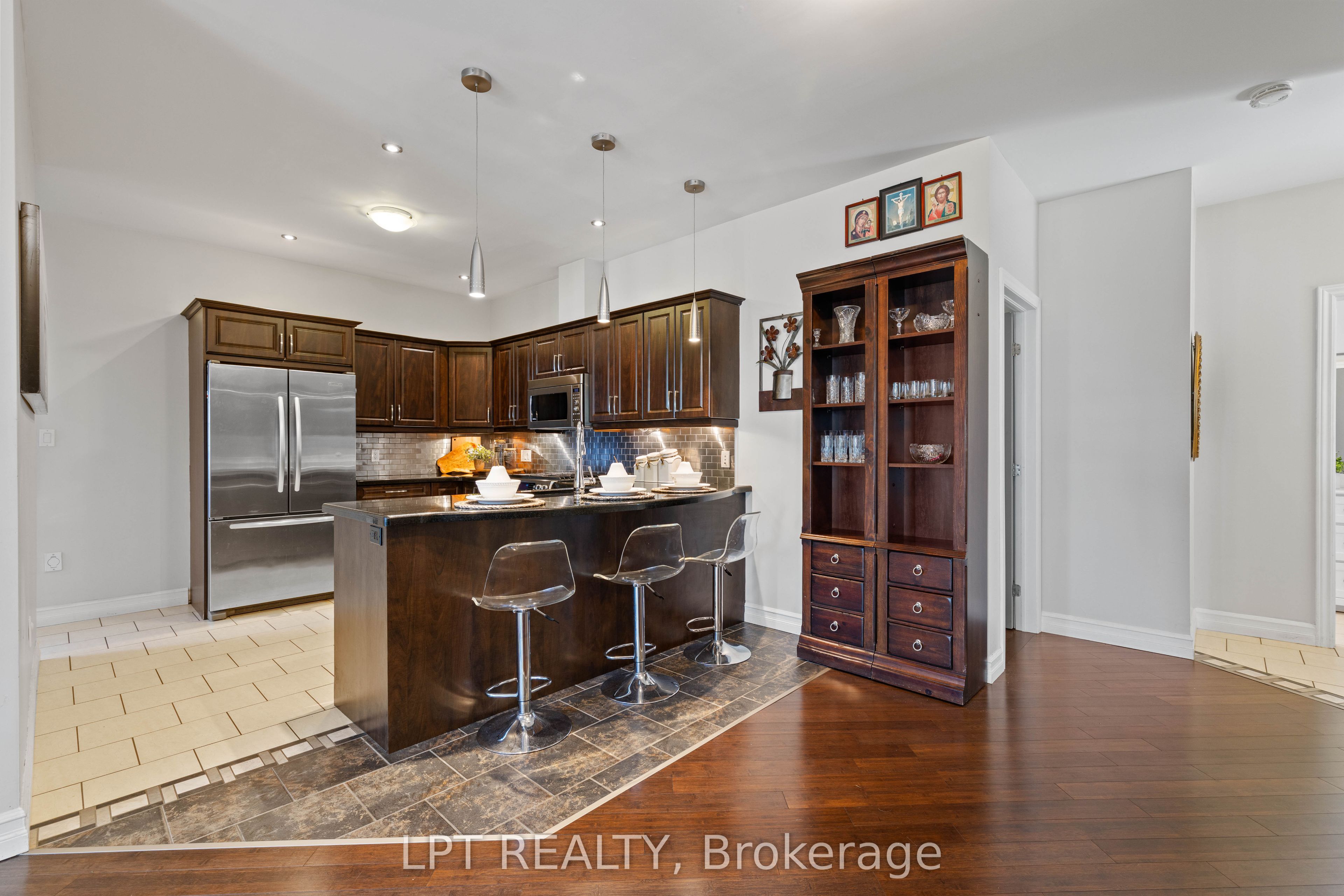 173 Lake Drive E Property Photo 21