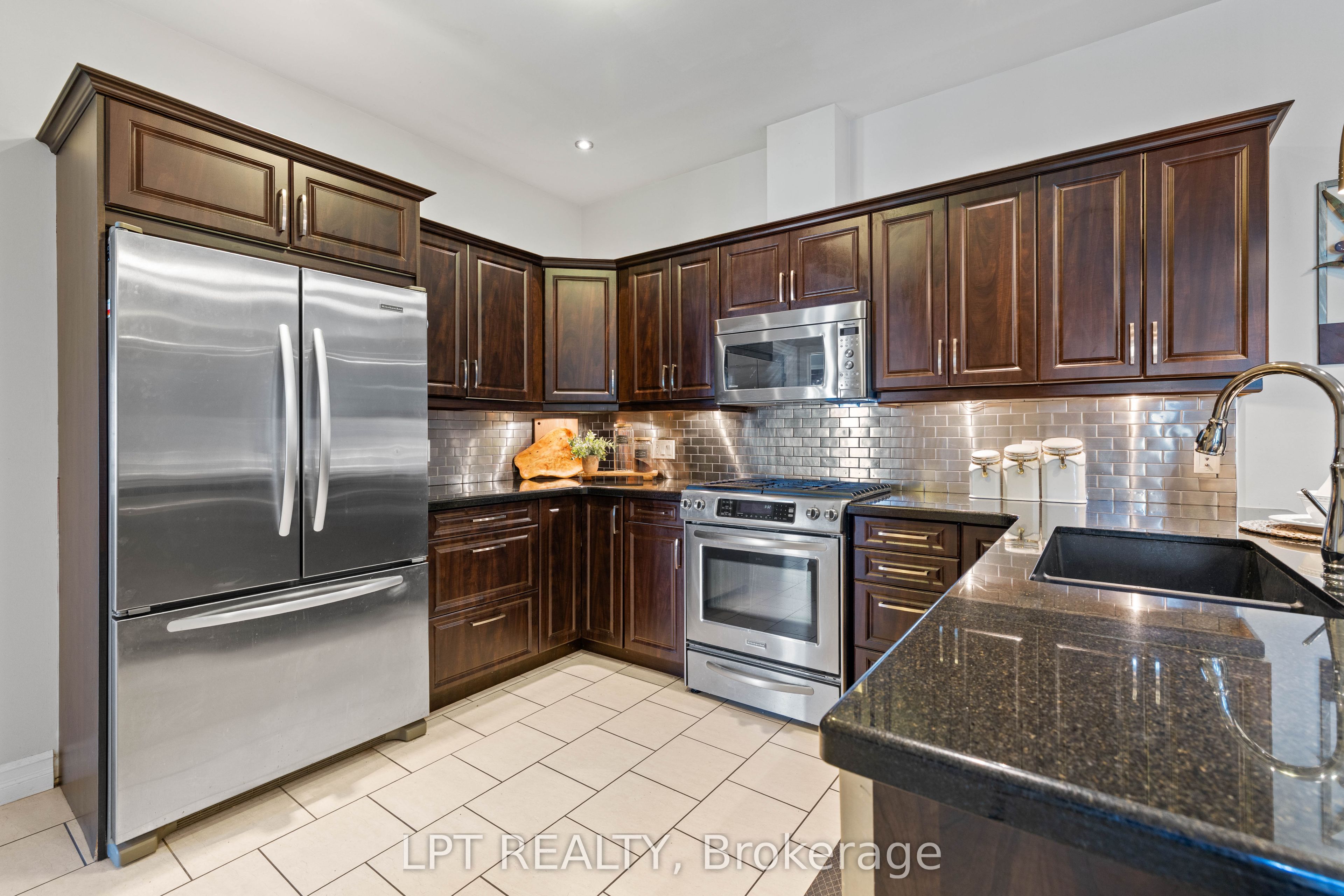 173 Lake Drive E Property Photo 22