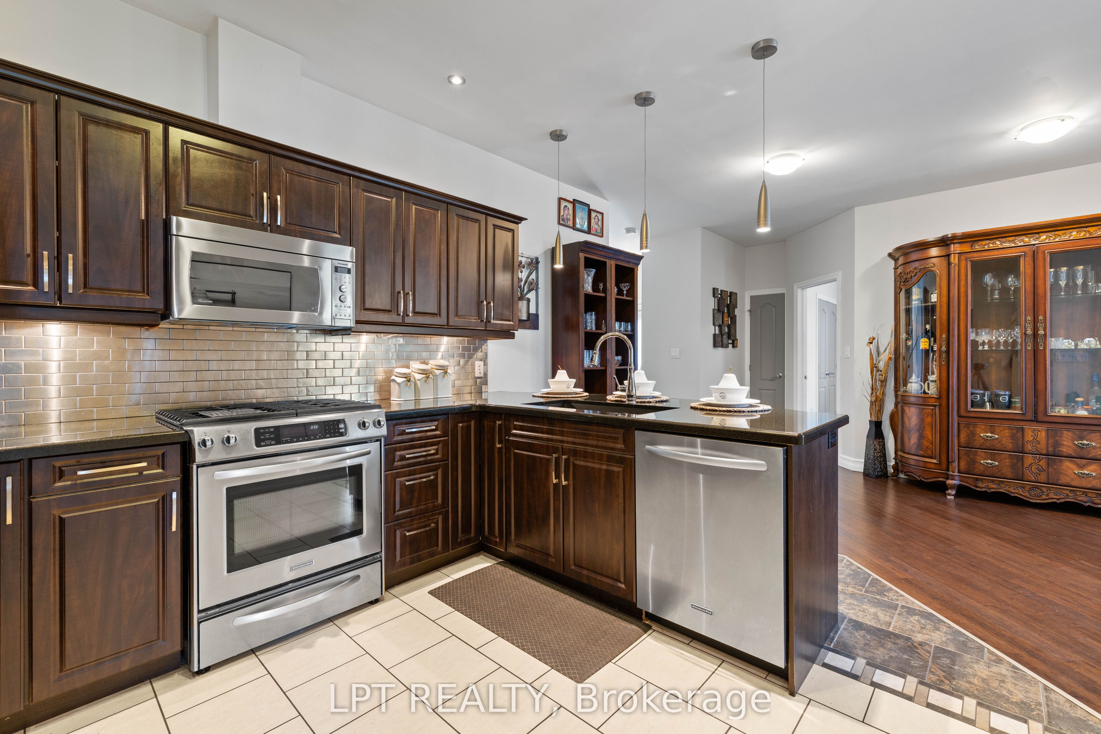173 Lake Drive E Property Photo 23