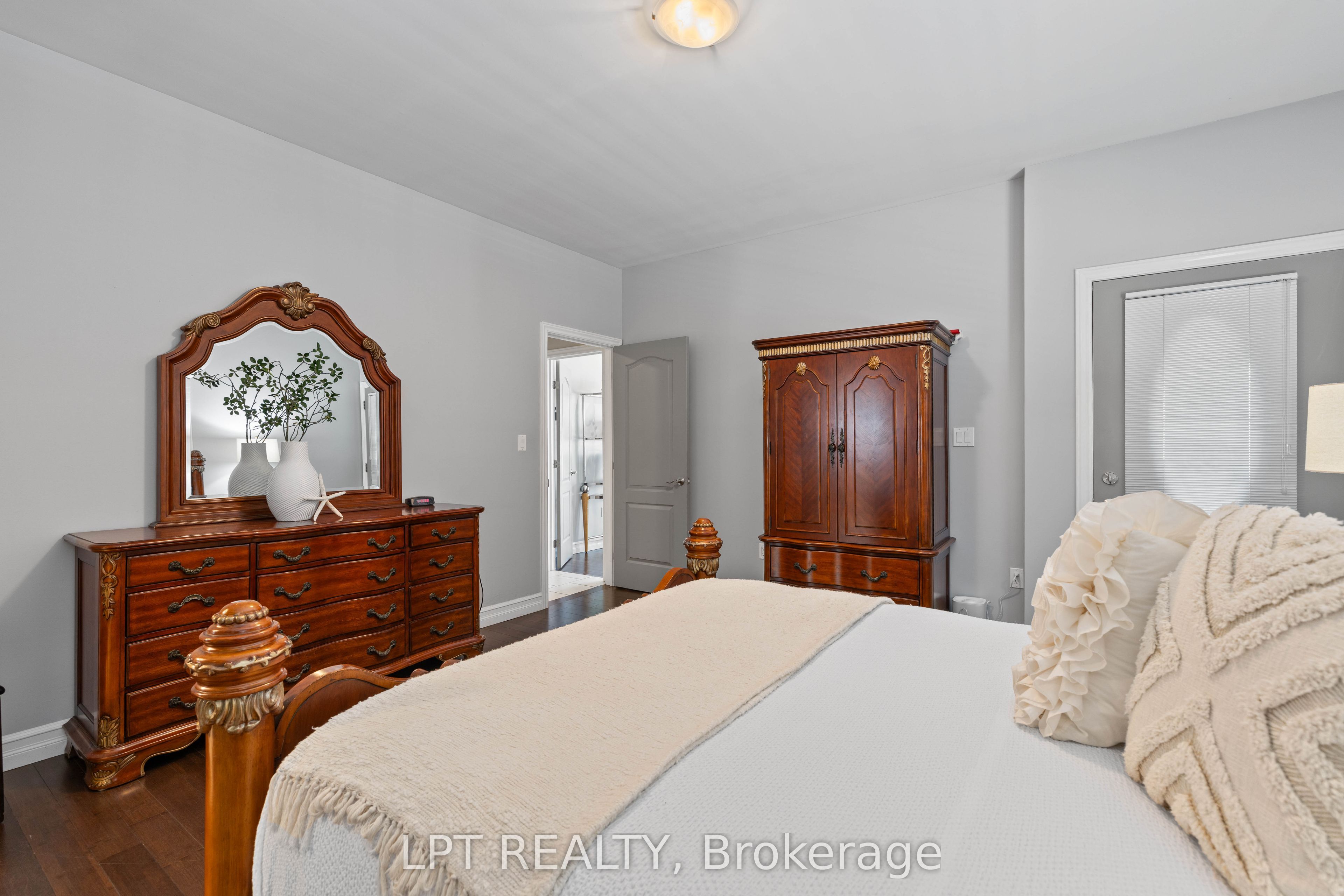 173 Lake Drive E Property Photo 25