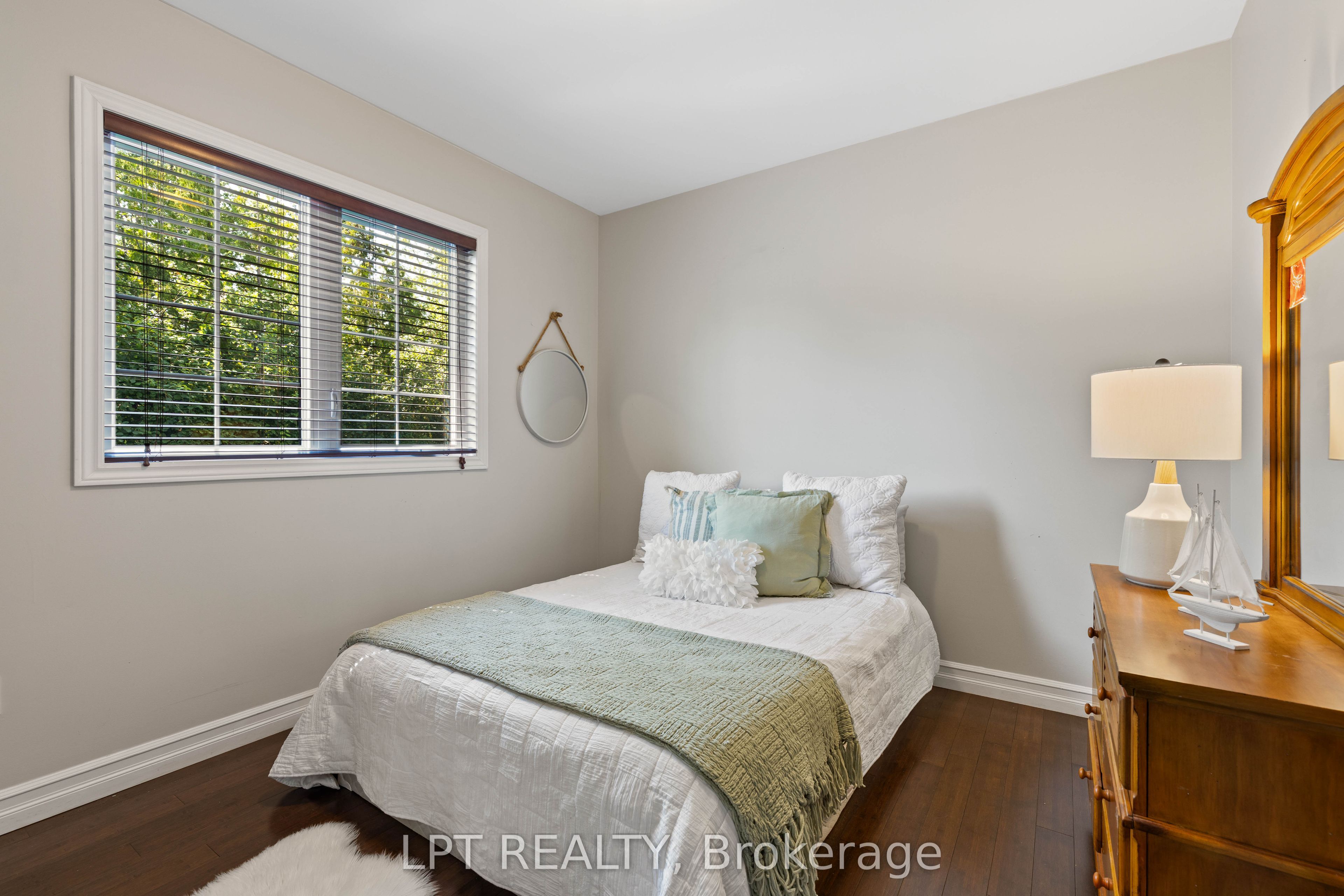 173 Lake Drive E Property Photo 28