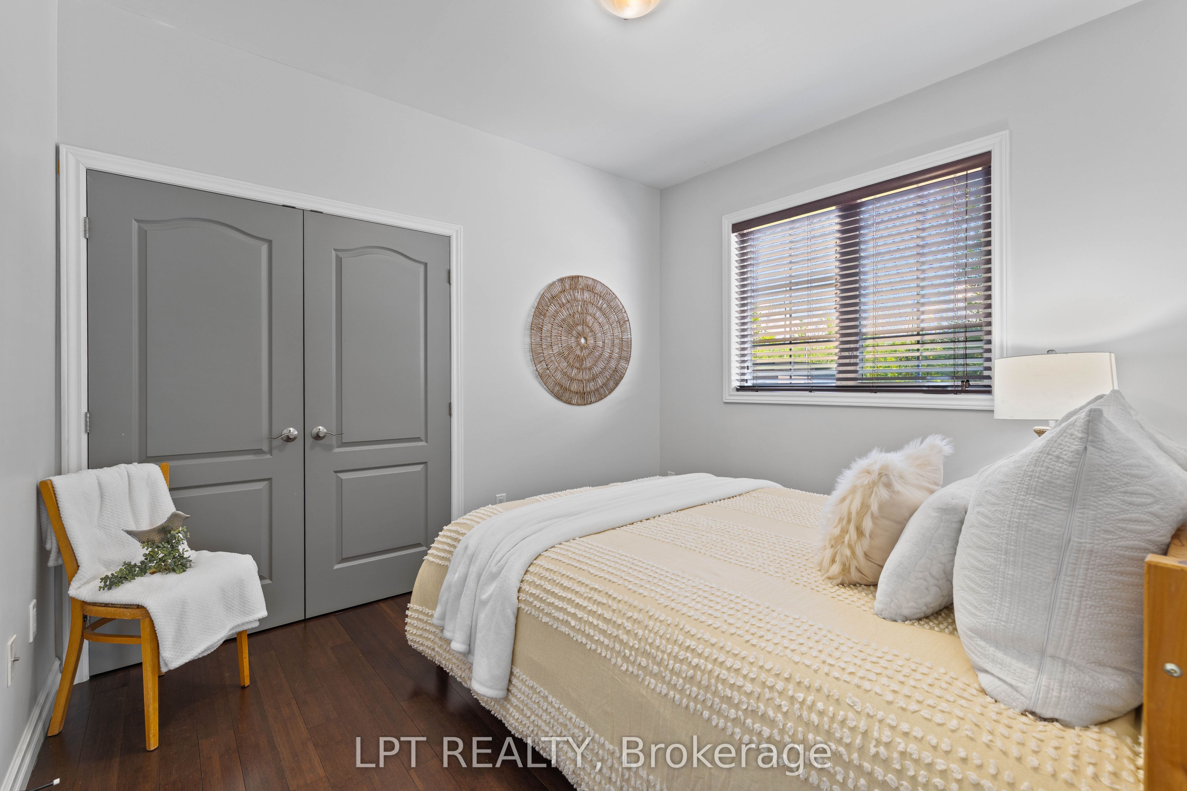 173 Lake Drive E Property Photo 30