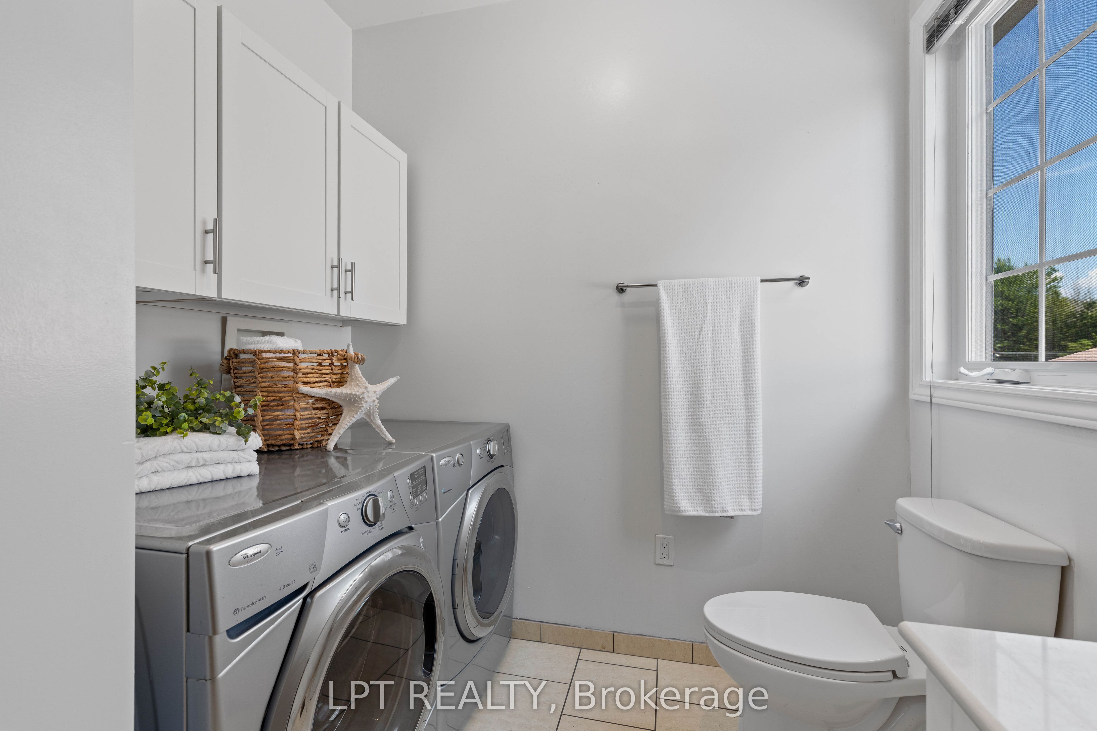 173 Lake Drive E Property Photo 34