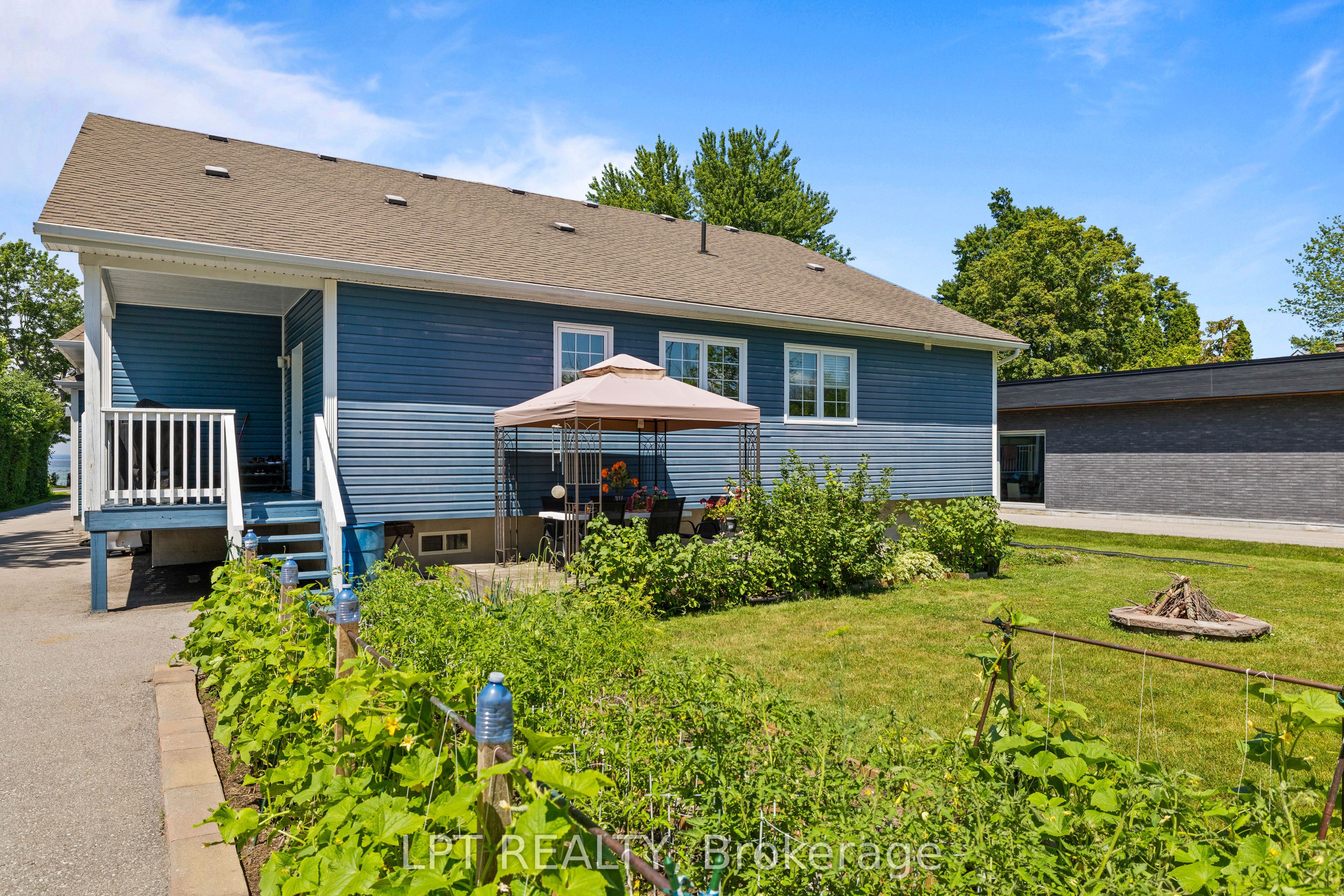 173 Lake Drive E Property Photo 39