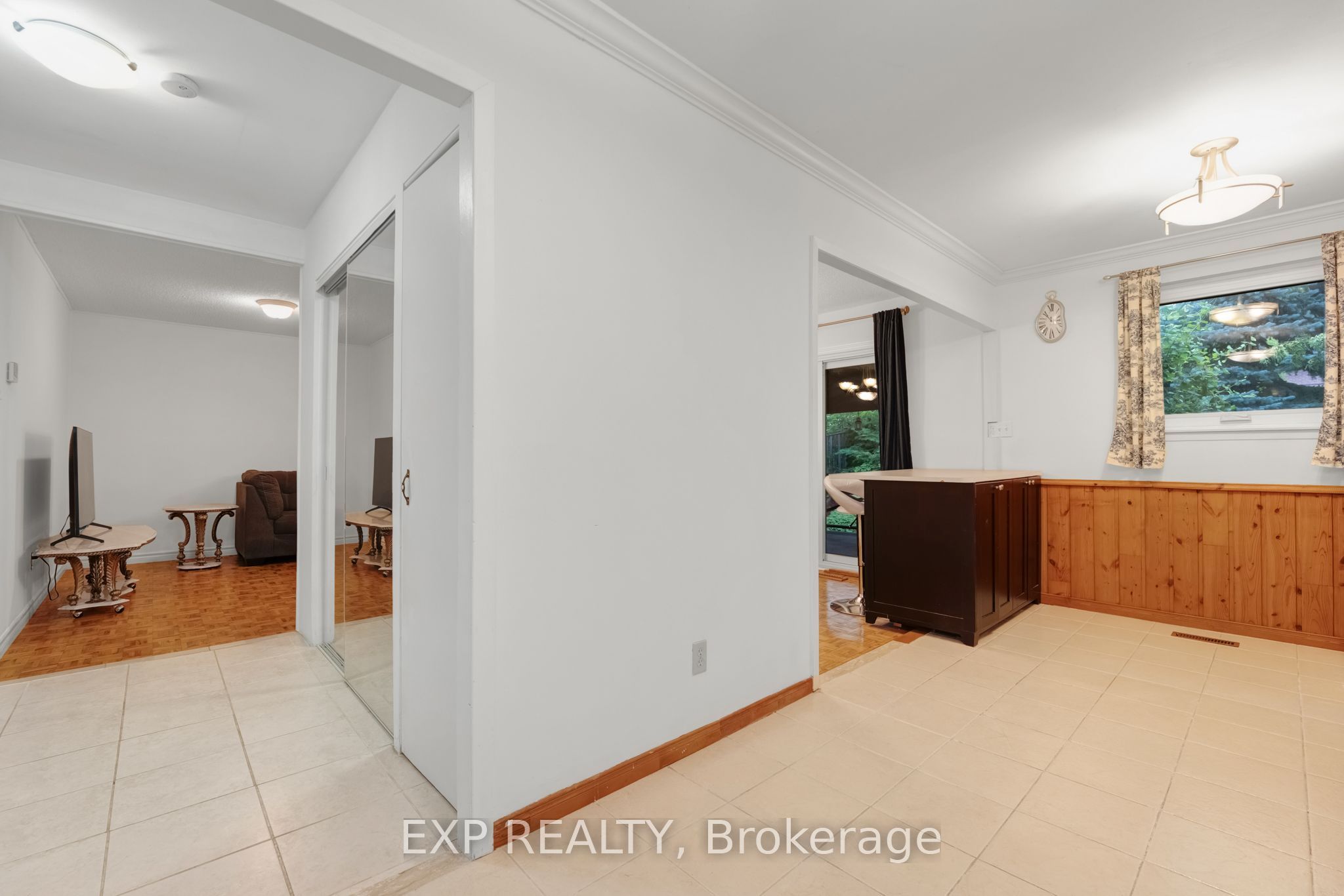 639 Irwin Crescent Property Photo 8