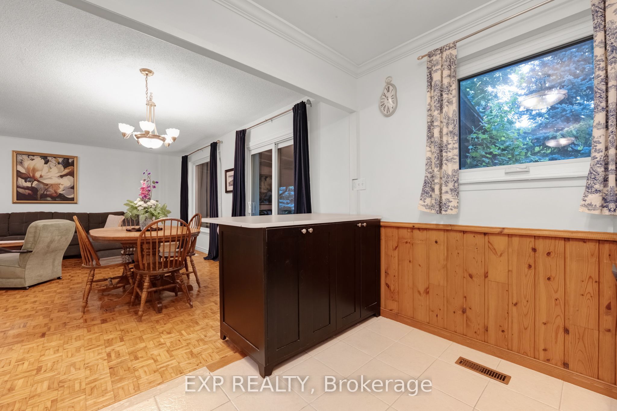 639 Irwin Crescent Property Photo 9