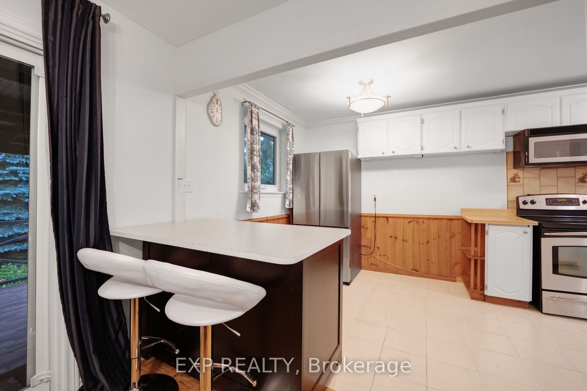 639 Irwin Crescent Property Photo 10